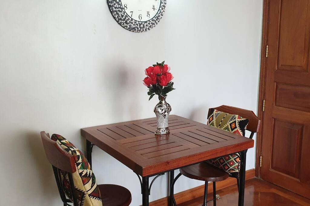 Upscale King Size Bed in the heart of Nairobi view 4