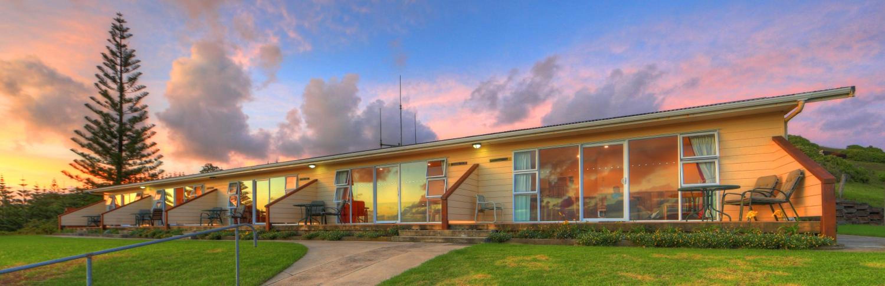 Islander Lodge Apartments