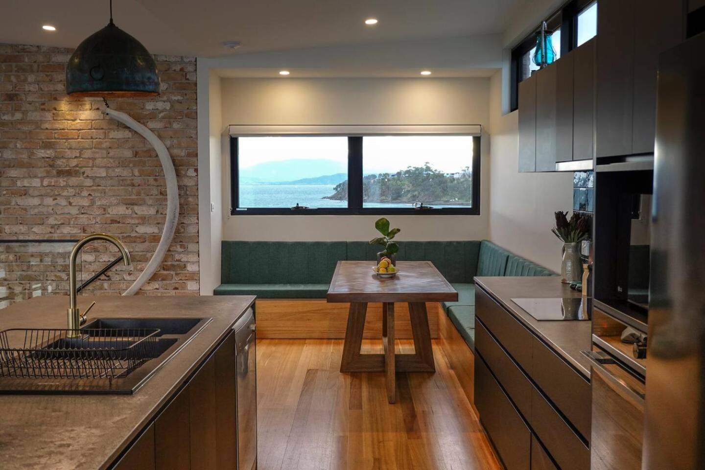 Waterfront 'Tupelo' with Sauna on Primrose Point