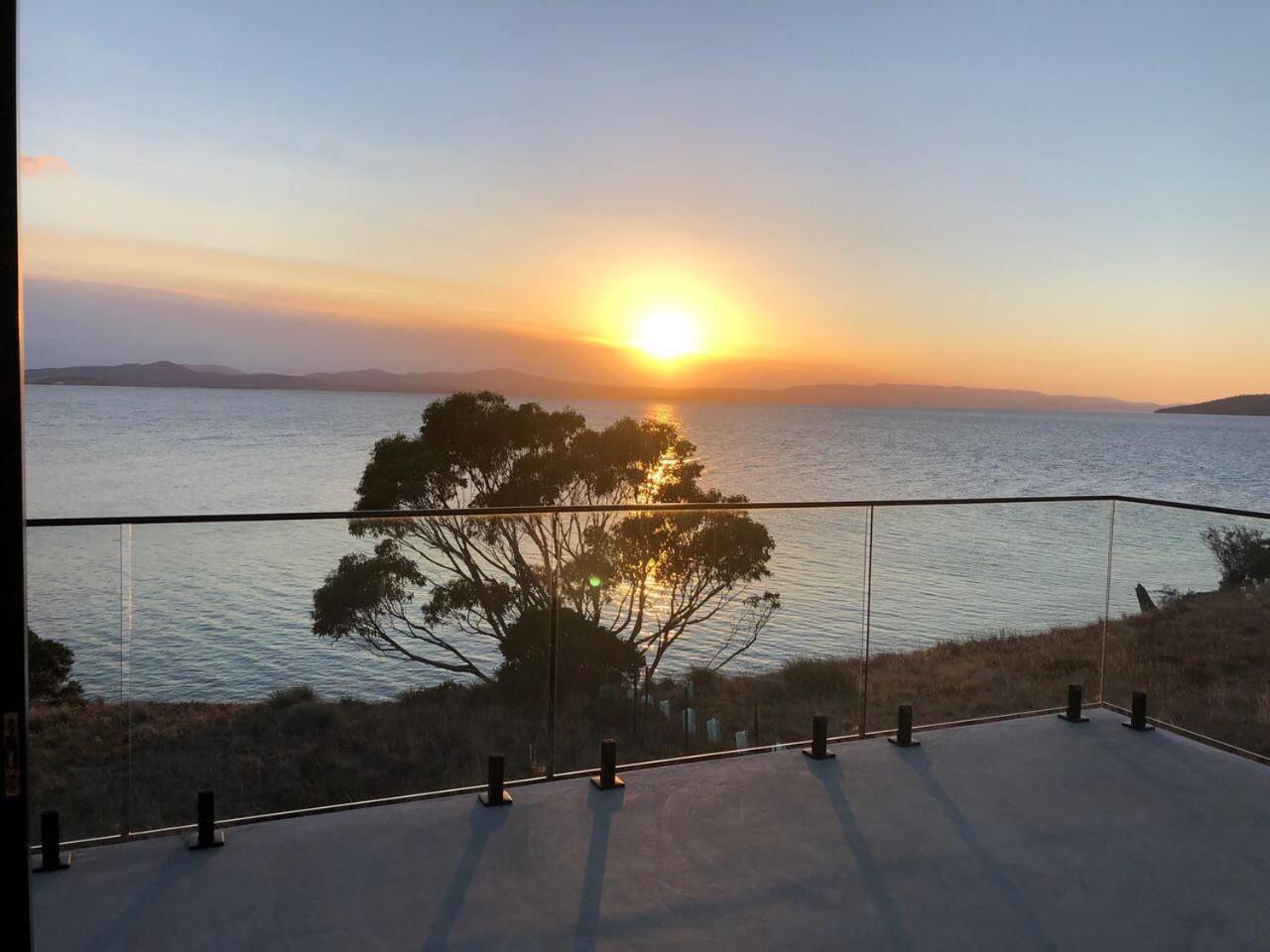 Waterfront 'Tupelo' with Sauna on Primrose Point