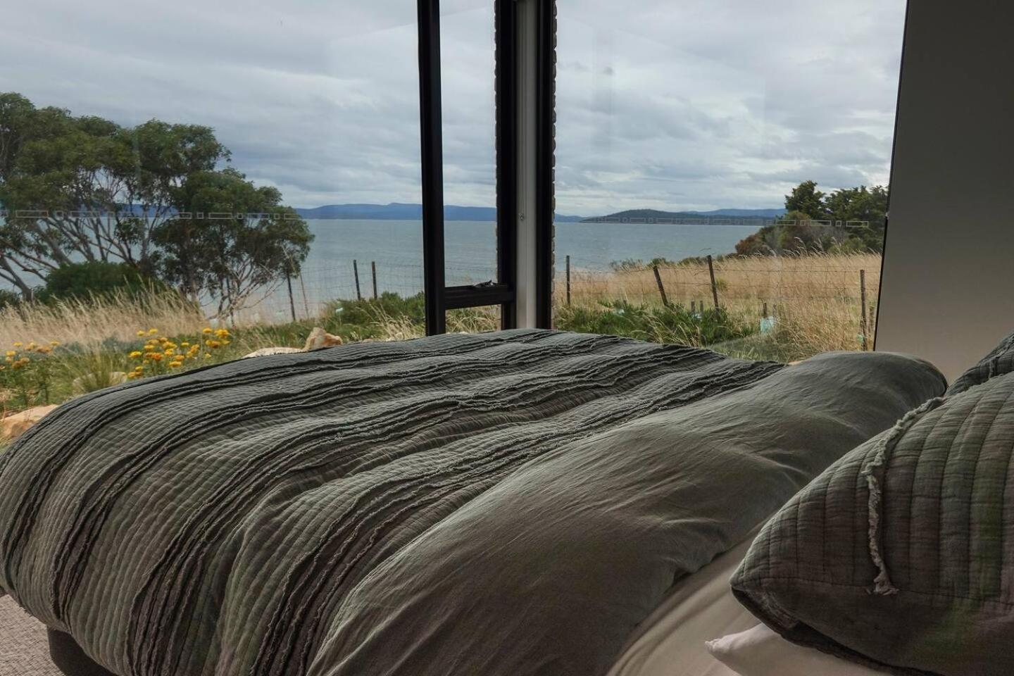 Waterfront 'Tupelo' with Sauna on Primrose Point