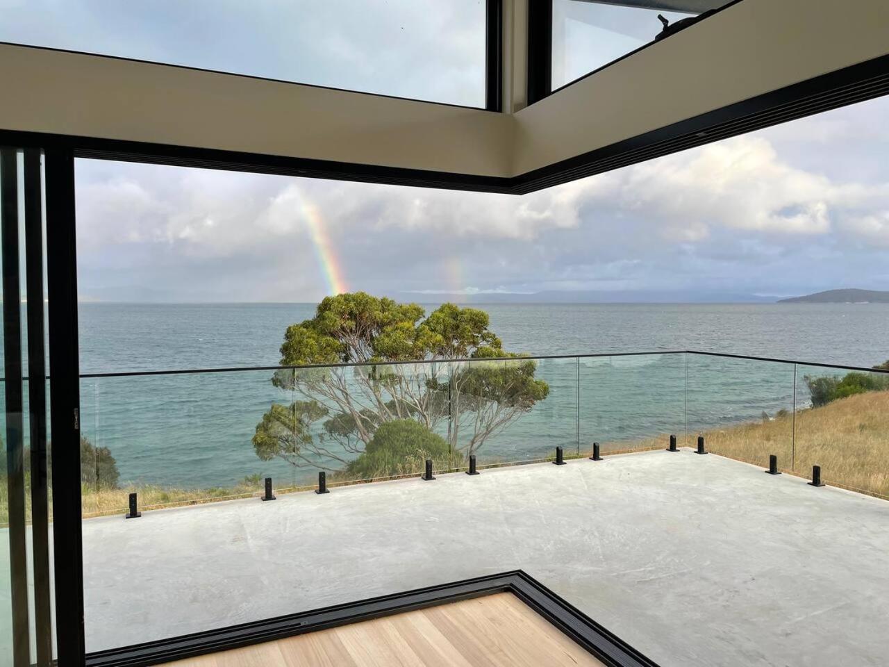 Waterfront 'Tupelo' with Sauna on Primrose Point