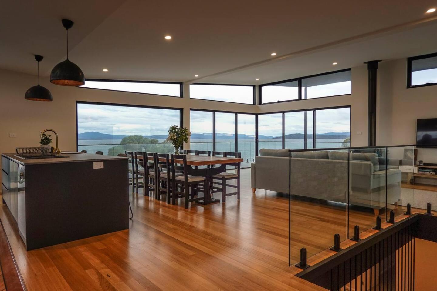 Waterfront 'Tupelo' with Sauna on Primrose Point