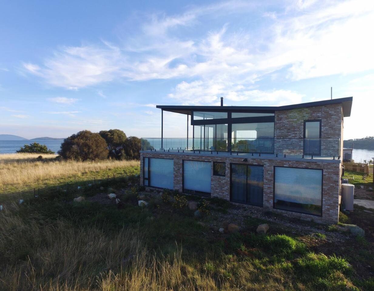 Waterfront 'Tupelo' with Sauna on Primrose Point