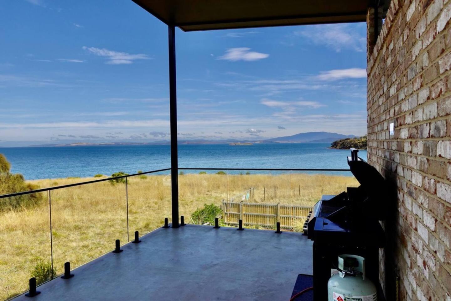 Waterfront 'Tupelo' with Sauna on Primrose Point