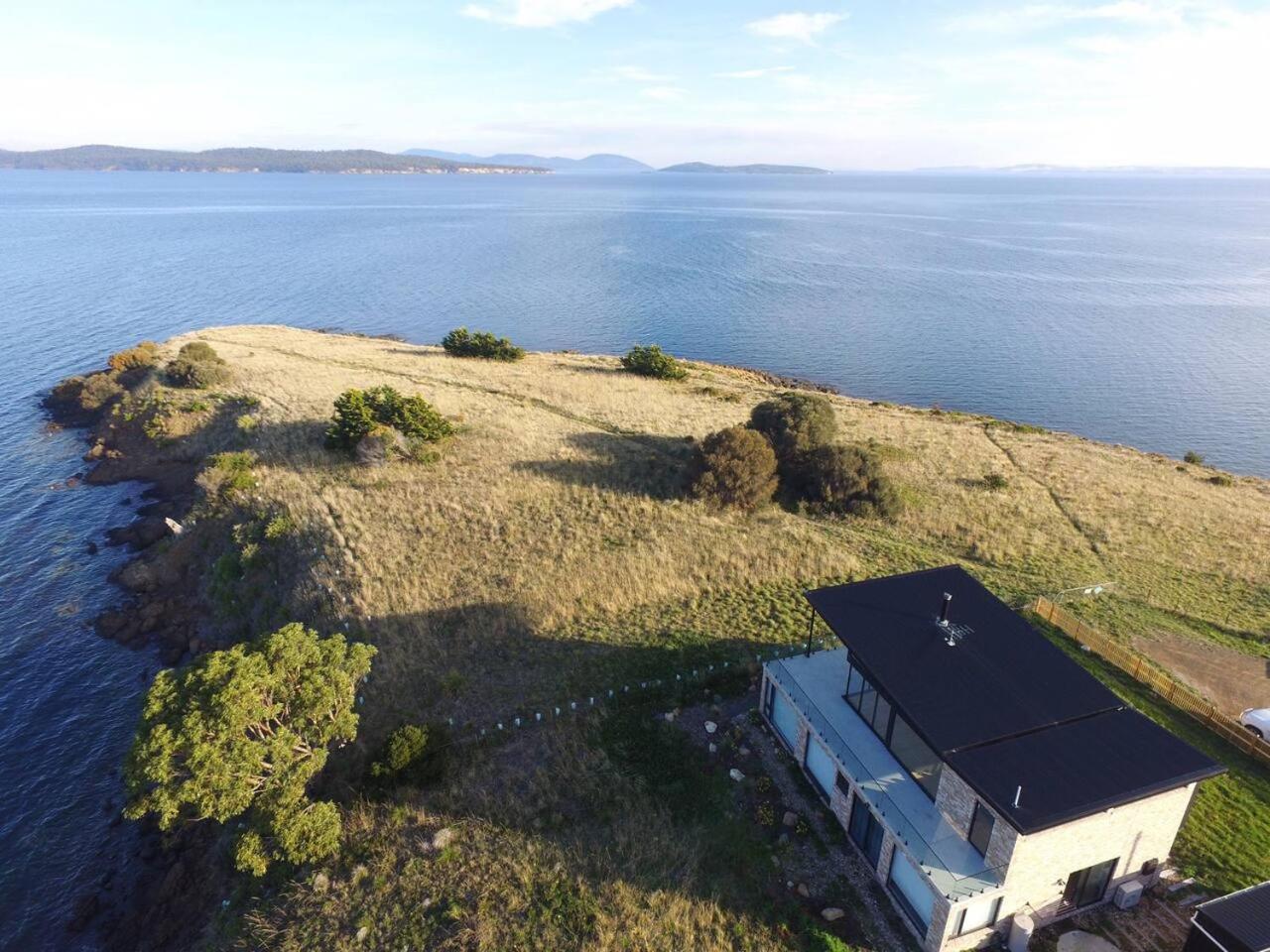 Waterfront 'Tupelo' with Sauna on Primrose Point