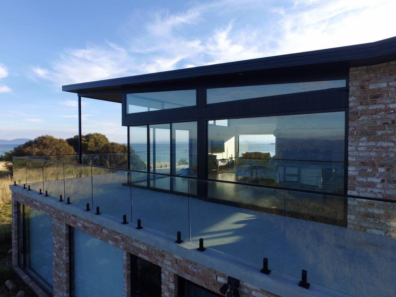 Waterfront 'Tupelo' with Sauna on Primrose Point
