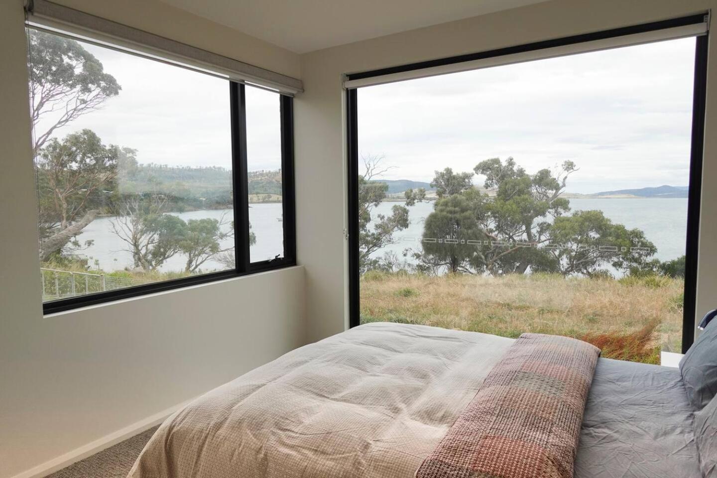 Waterfront 'Tupelo' with Sauna on Primrose Point