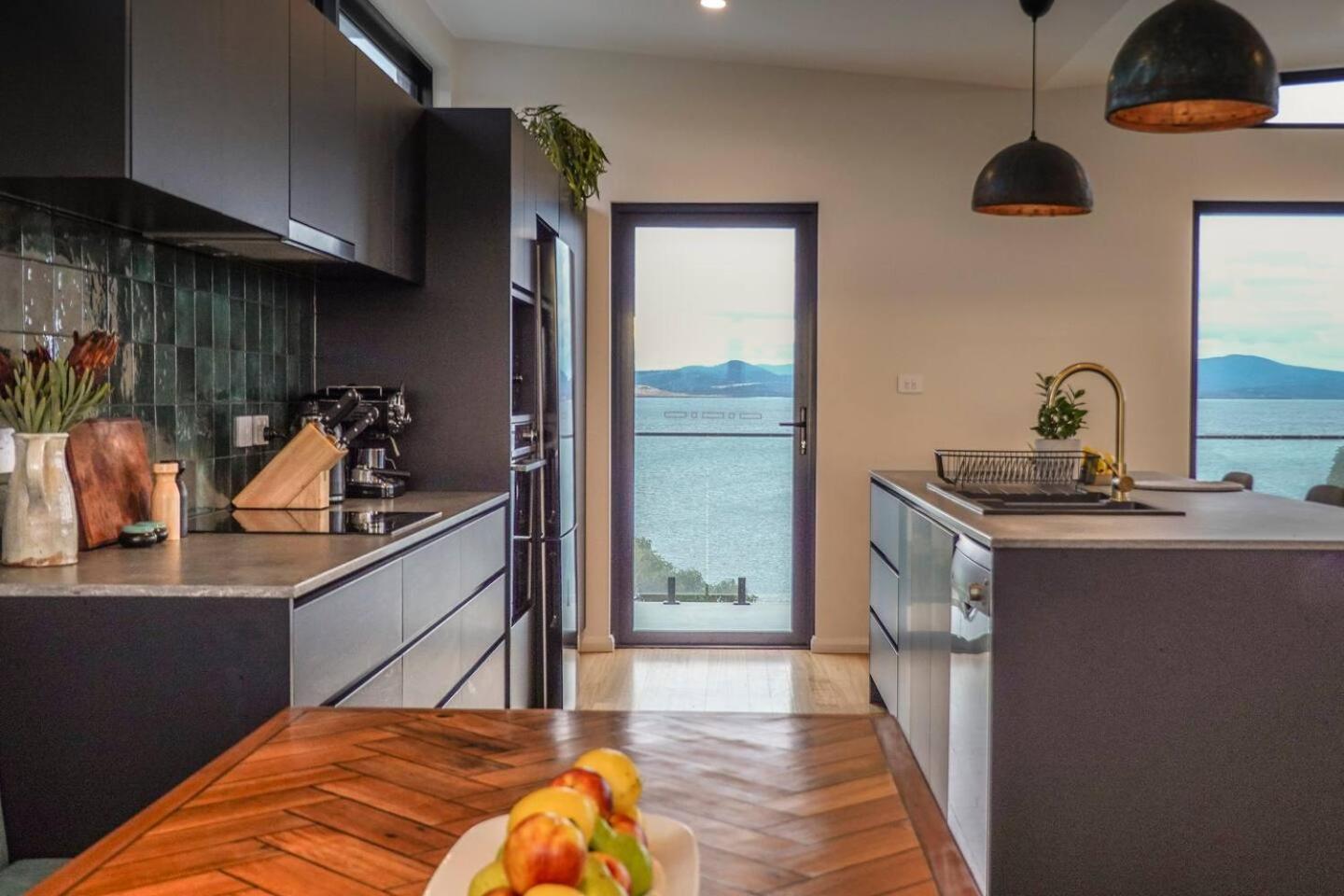 Waterfront 'Tupelo' with Sauna on Primrose Point
