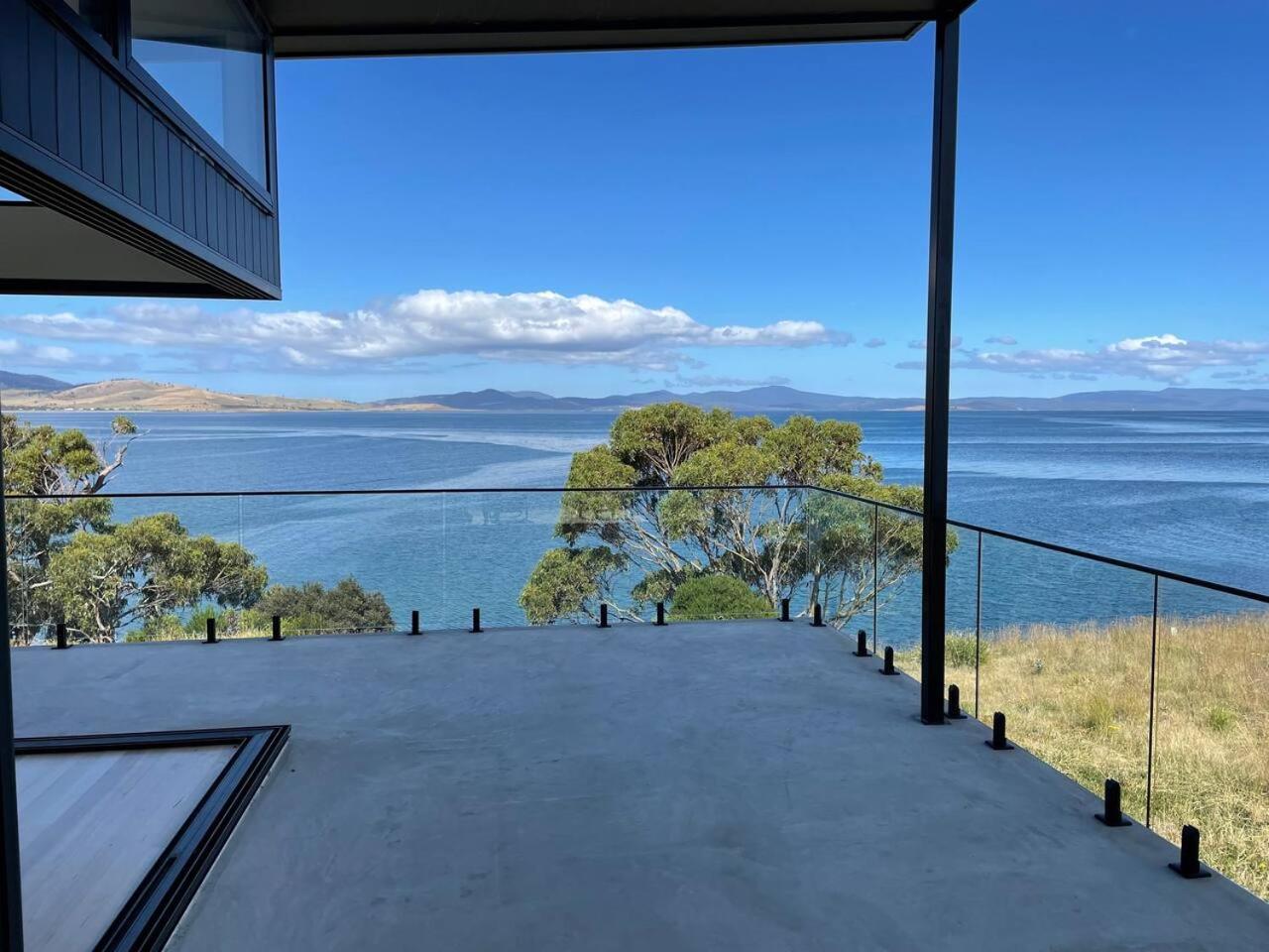 Waterfront 'Tupelo' with Sauna on Primrose Point