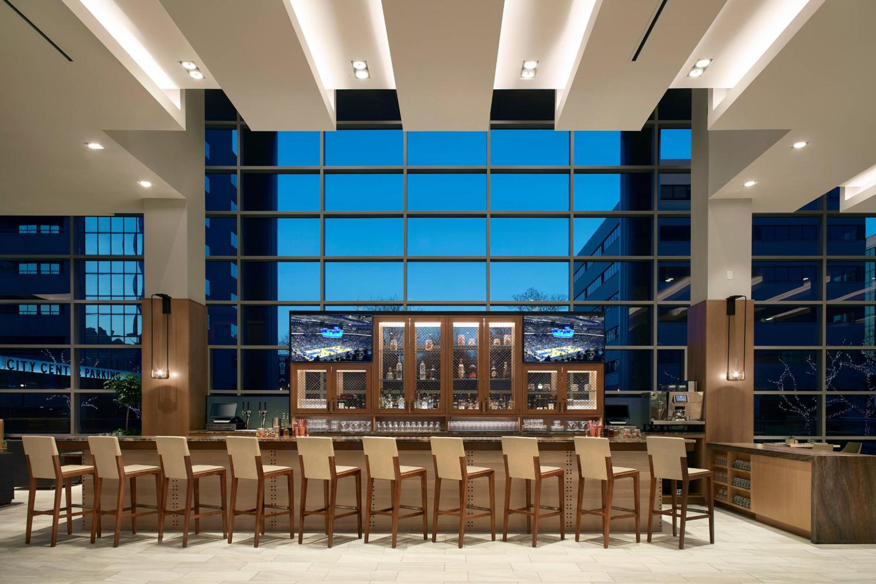 Lexington Vacations - Lexington Marriott City Center - Property Image 9