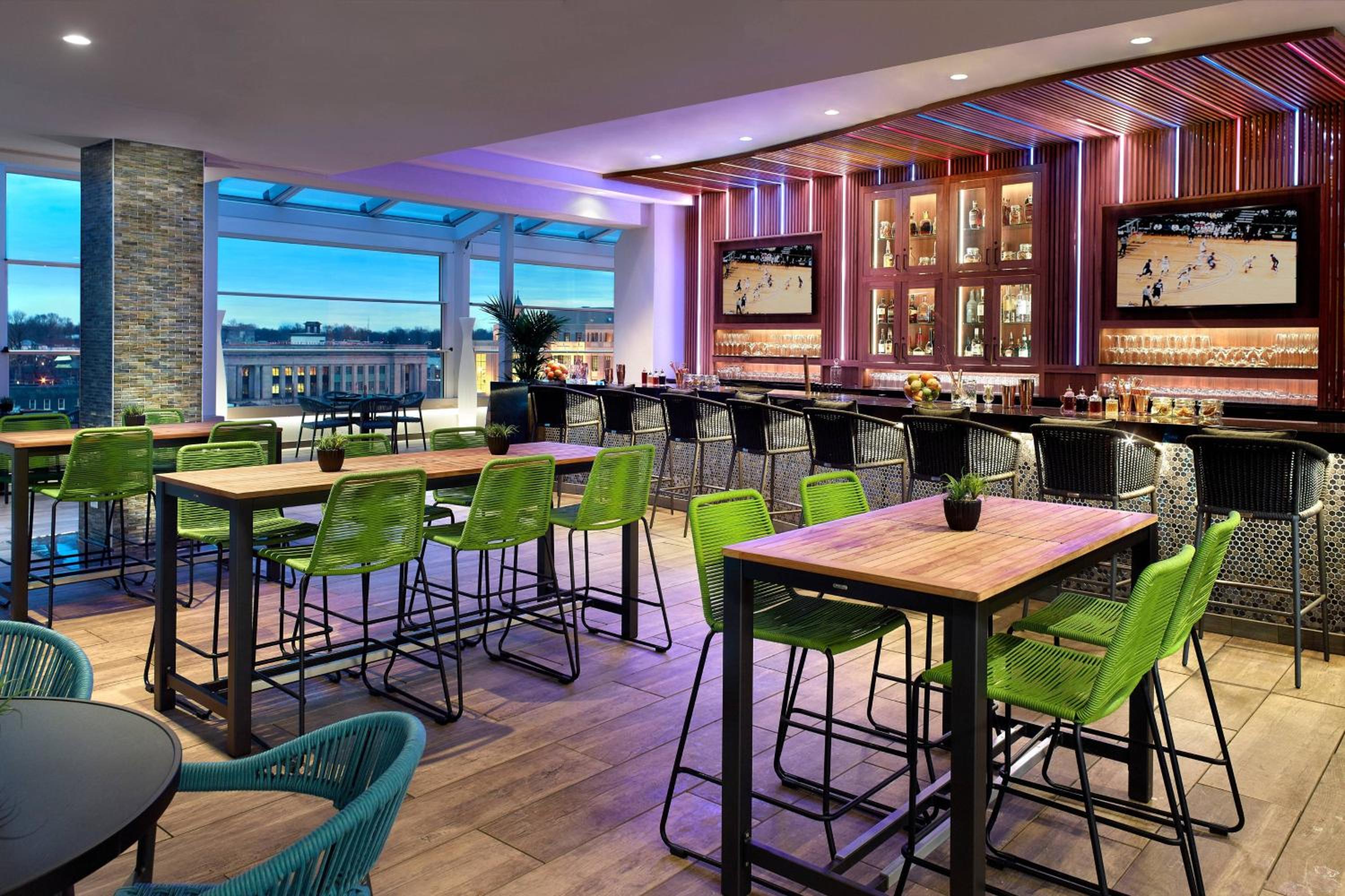 Lexington Vacations - Lexington Marriott City Center - Property Image 11