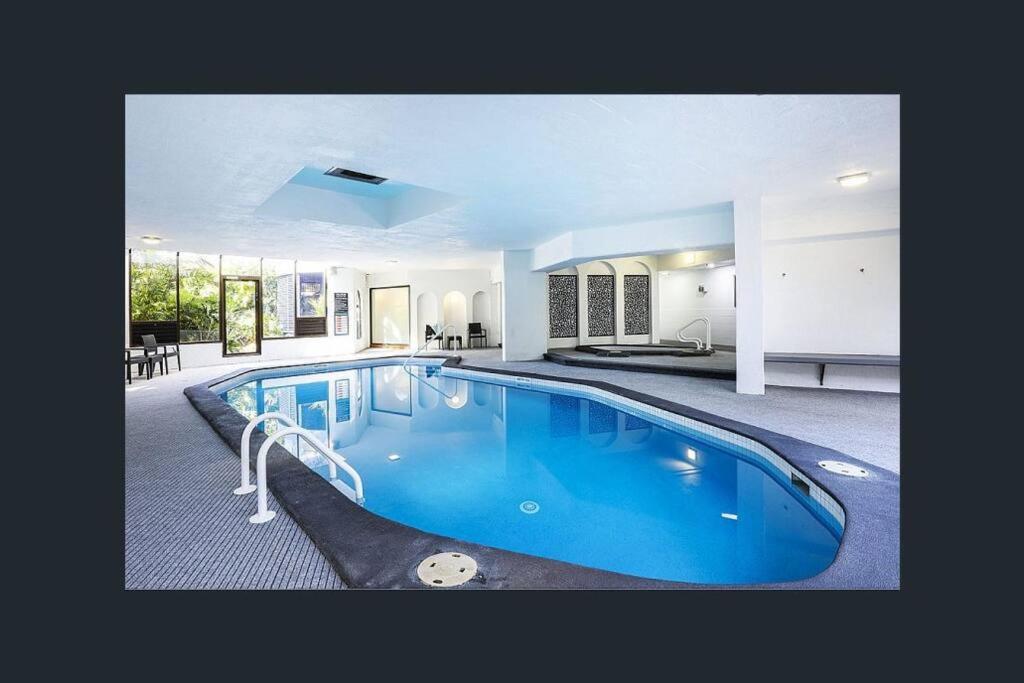 Resort Stay in Surfers Paradise Beach Apartment
