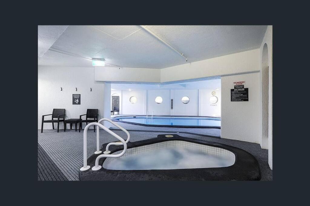 Resort Stay in Surfers Paradise Beach Apartment