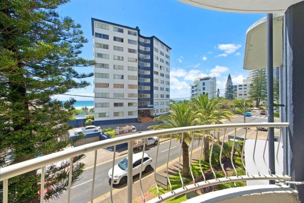 Resort Stay in Surfers Paradise Beach Apartment