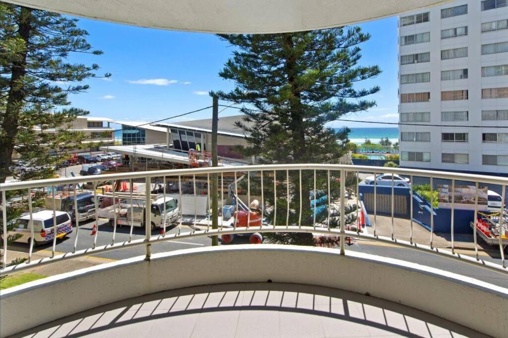Resort Stay in Surfers Paradise Beach Apartment