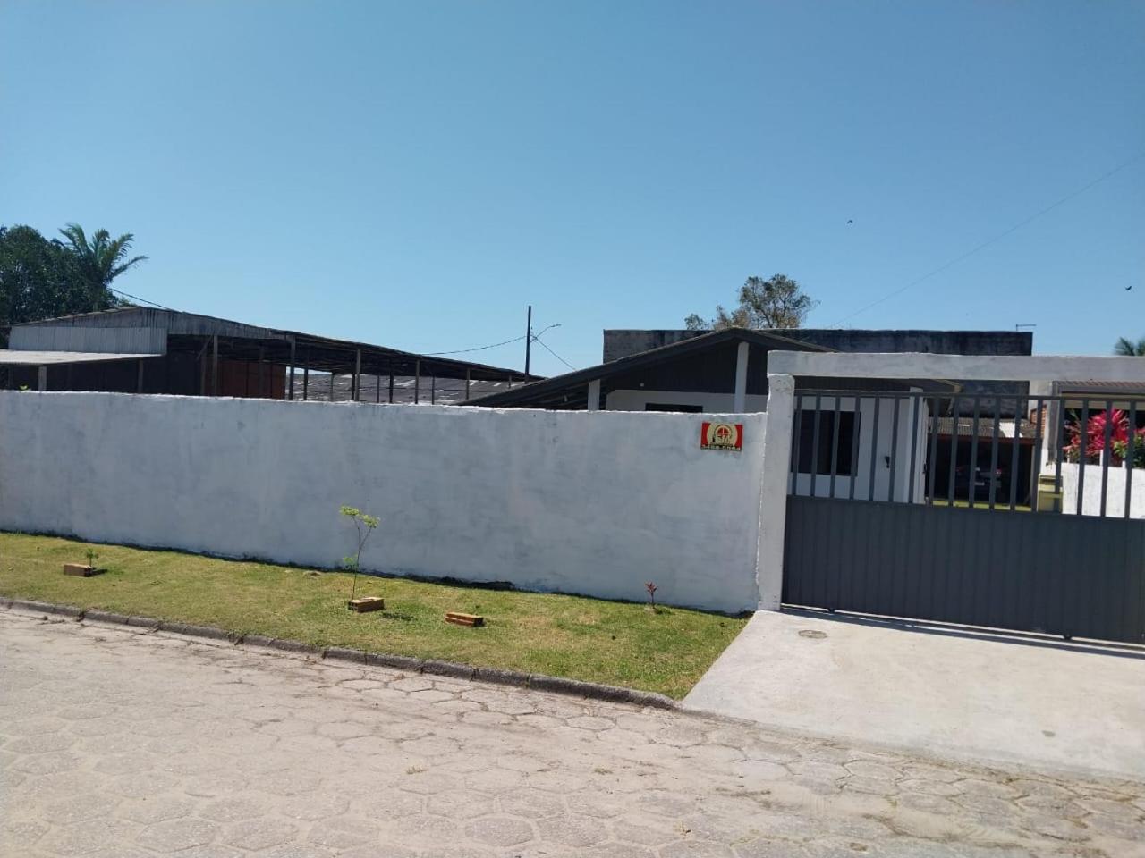 Casa disponível para diária, 300m do mar casa sozinha no terreno