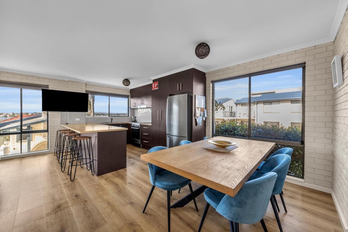 Capri Apartments