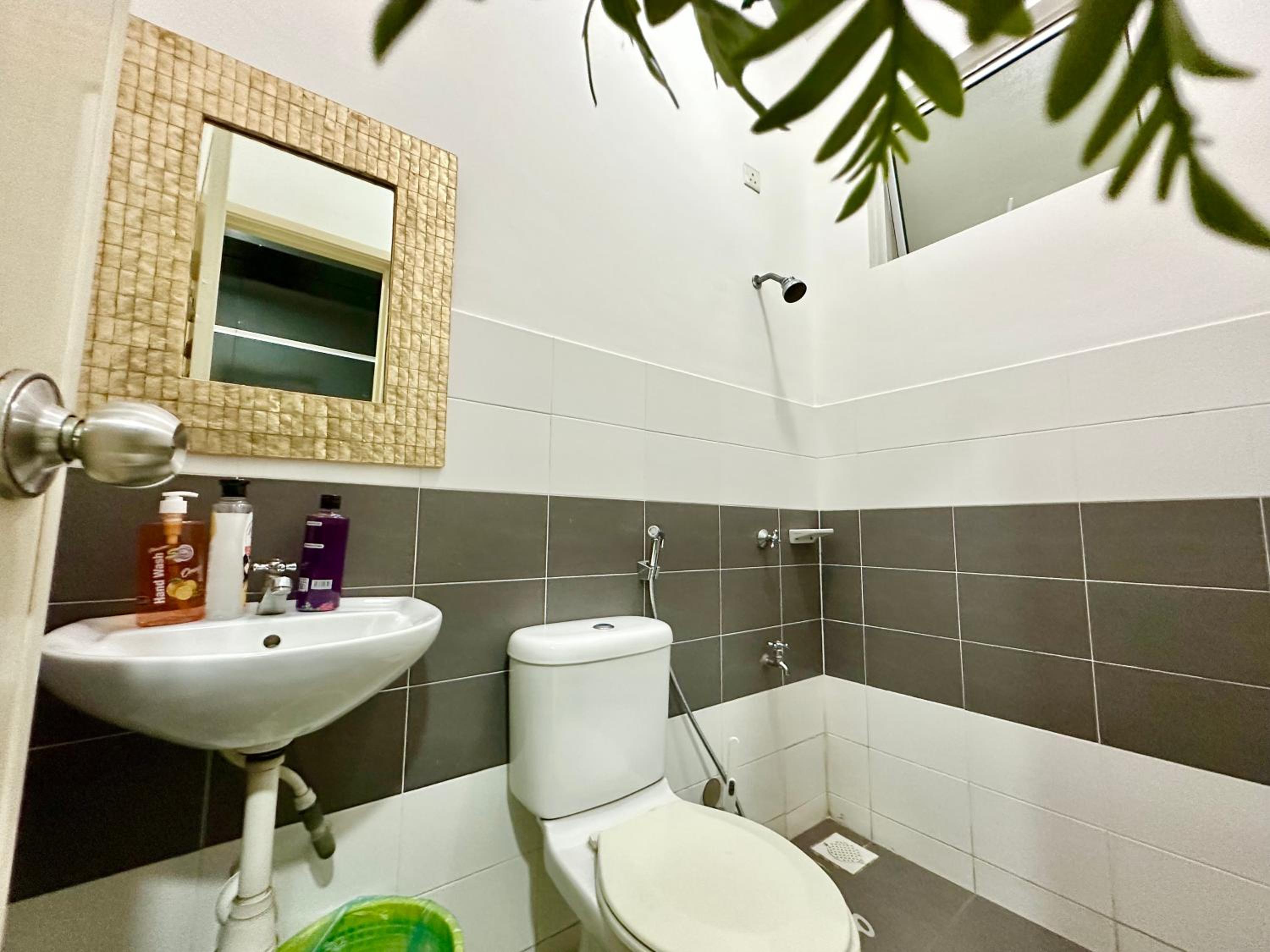 Setia Tropika Serenity: 4Bedroom Landed 12-16pax