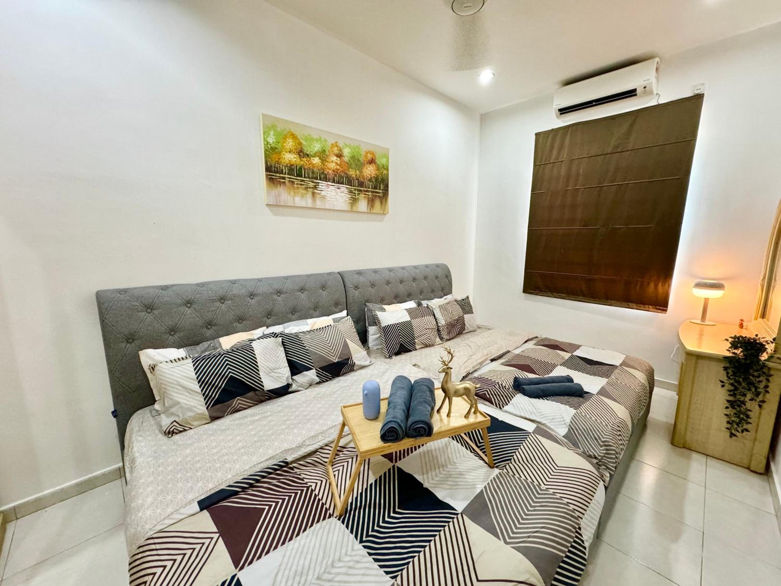 Setia Tropika Serenity: 4Bedroom Landed 12-16pax