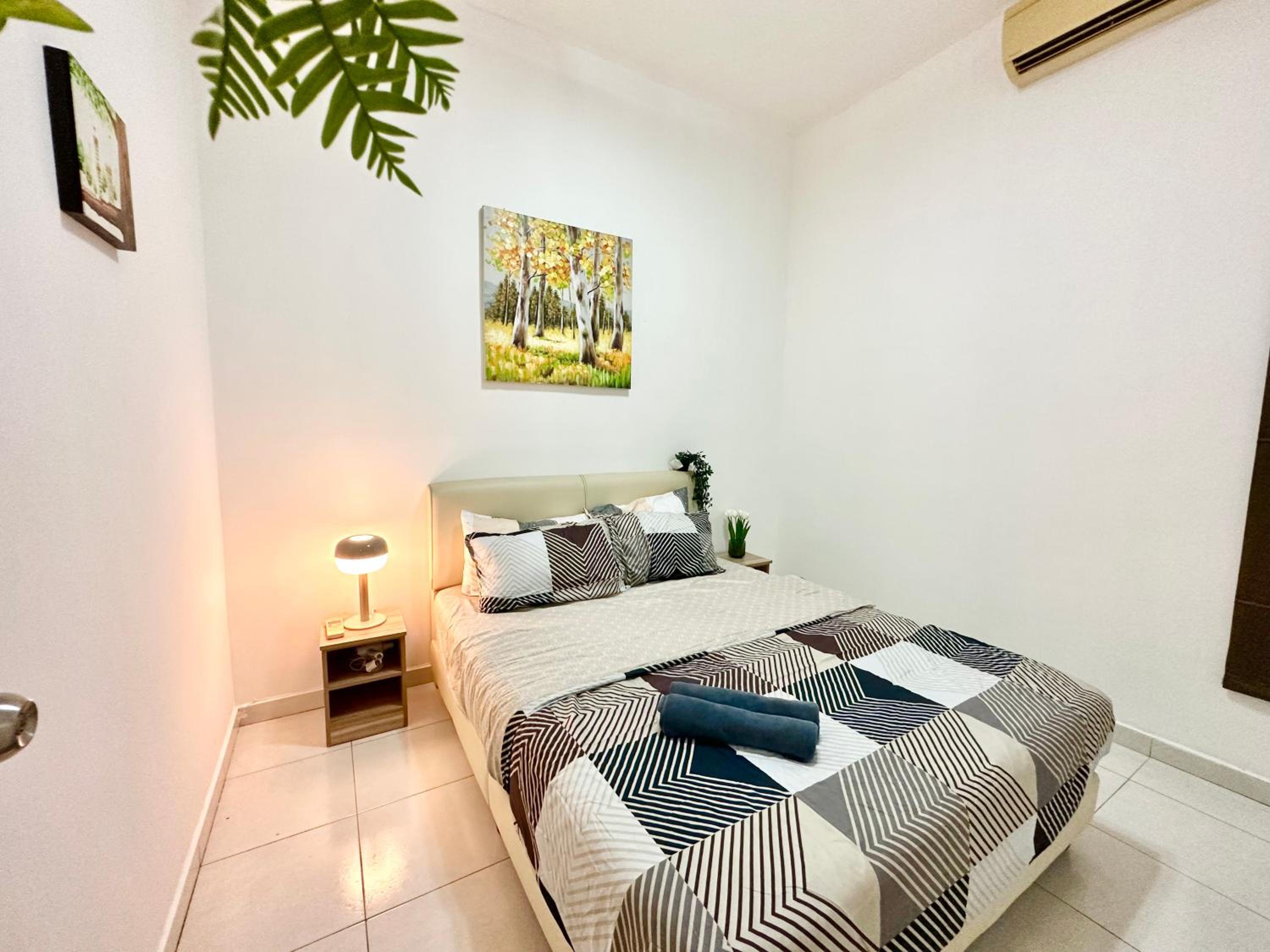 Setia Tropika Serenity: 4Bedroom Landed 12-16pax