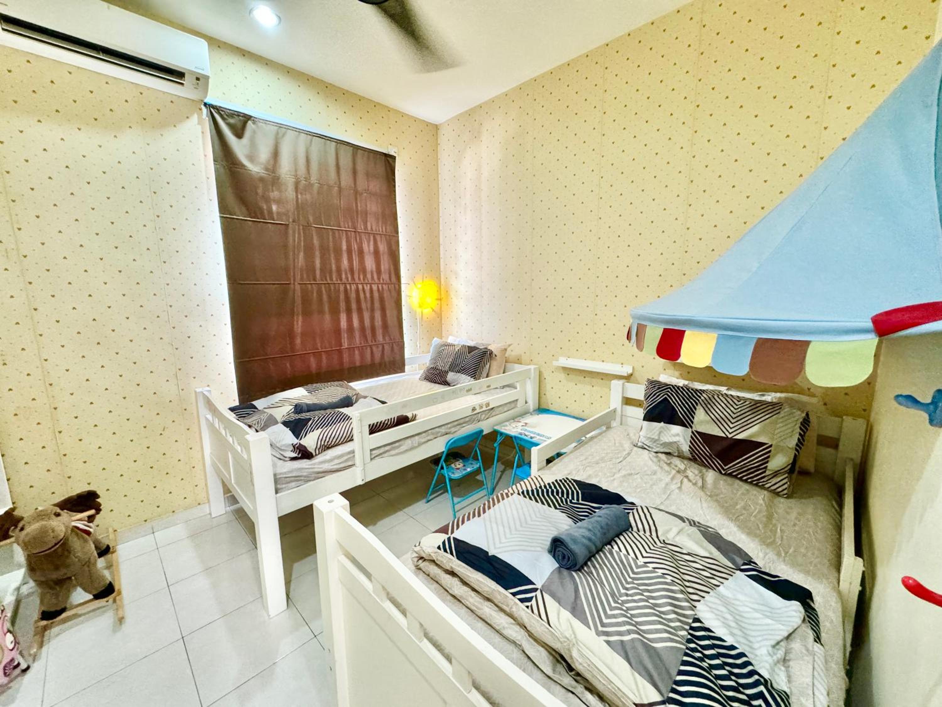 Setia Tropika Serenity: 4Bedroom Landed 12-16pax