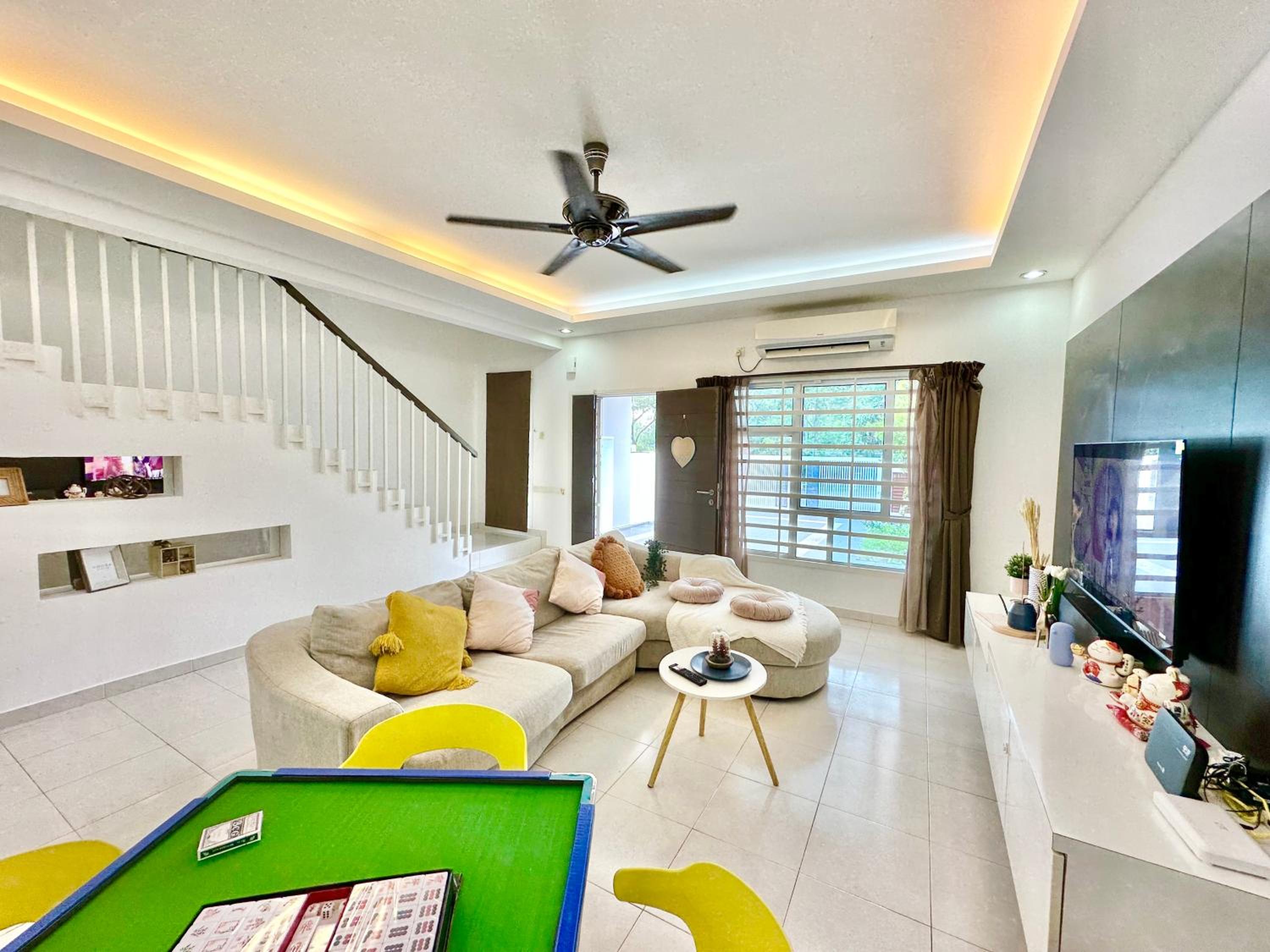 Setia Tropika Serenity: 4Bedroom Landed 12-16pax