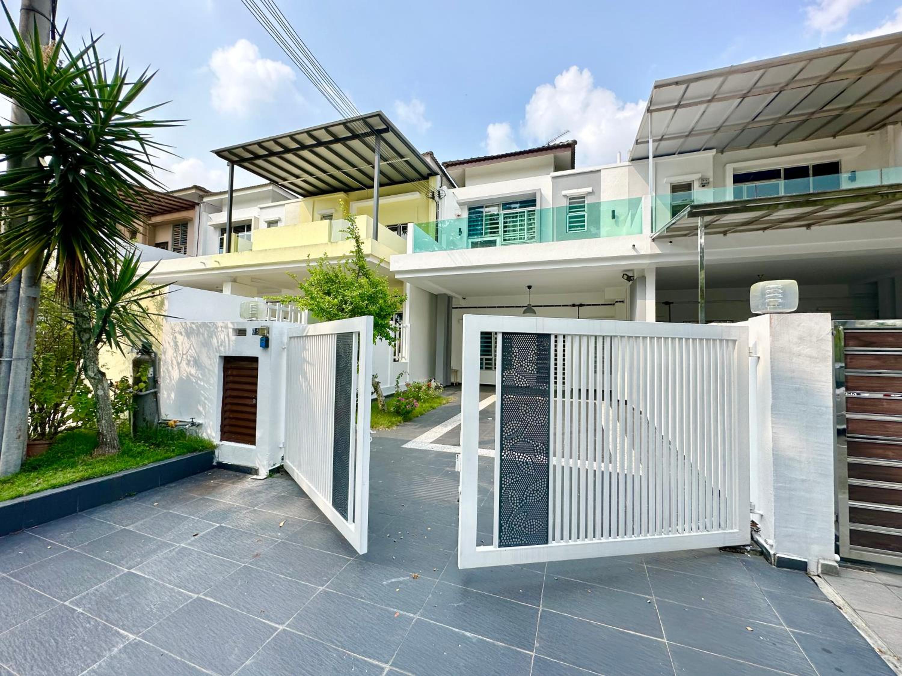 Setia Tropika Serenity: 4Bedroom Landed 12-16pax