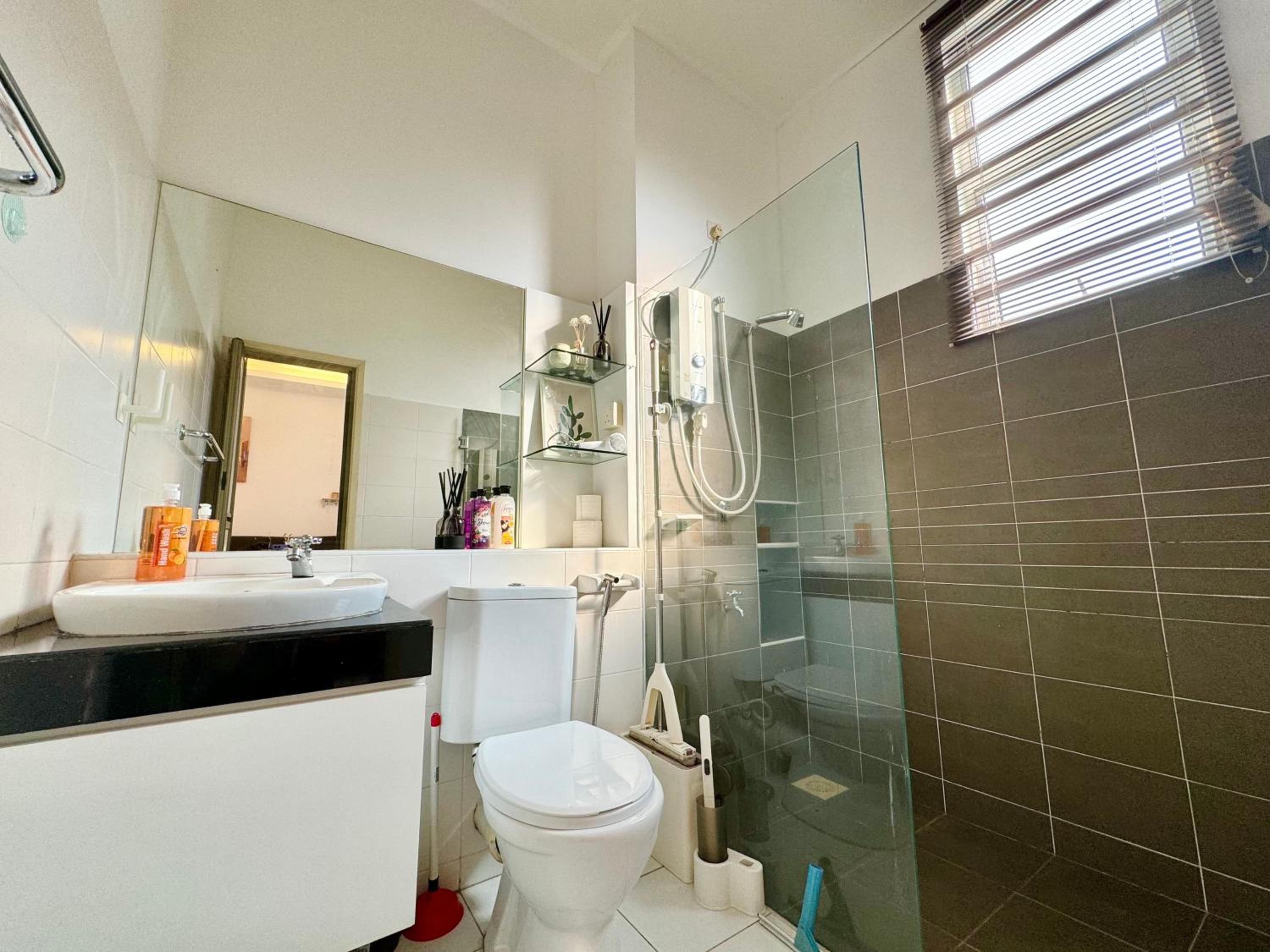 Setia Tropika Serenity: 4Bedroom Landed 12-16pax
