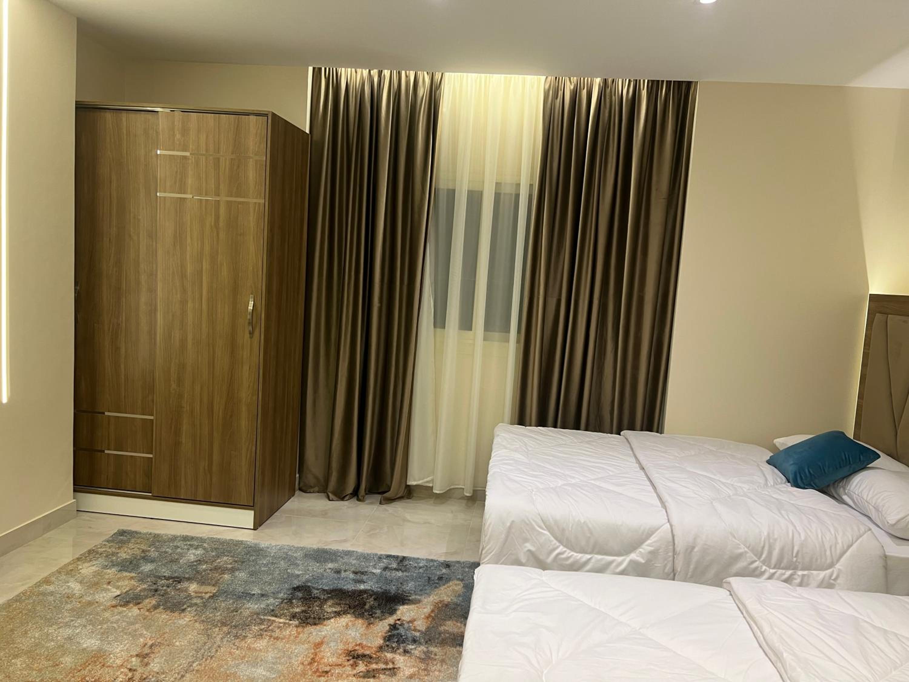 Discover pyramids inn