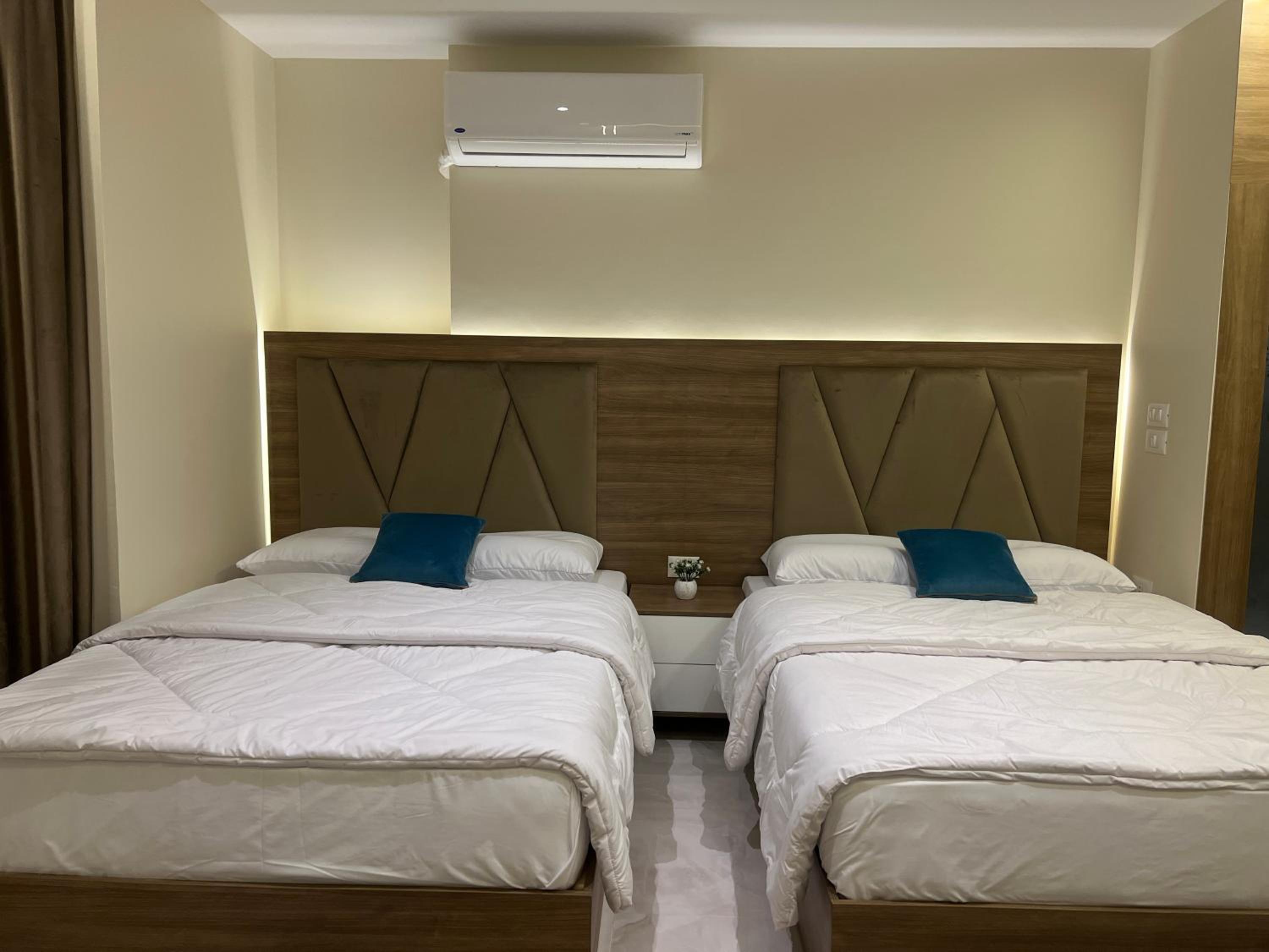 Discover pyramids inn