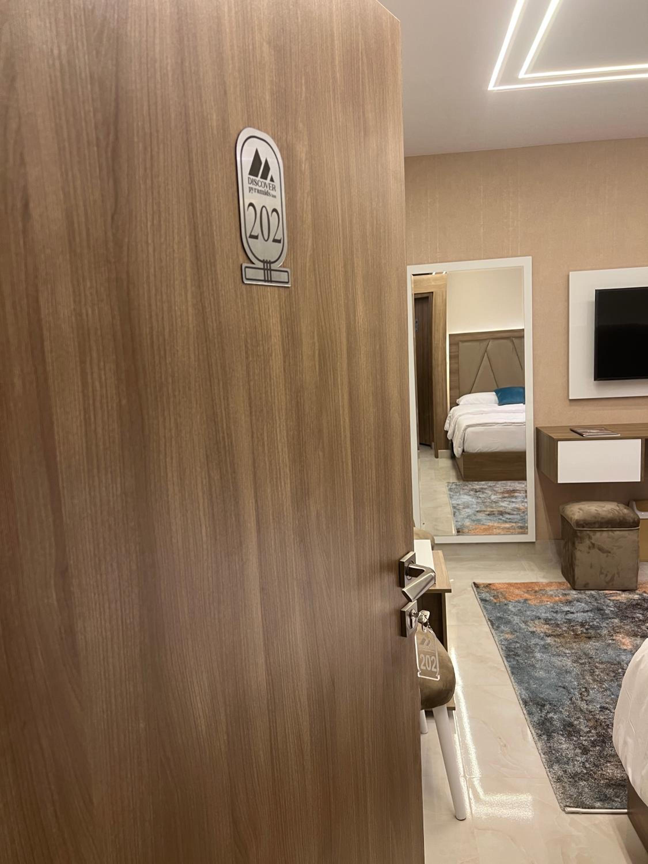 Discover pyramids inn