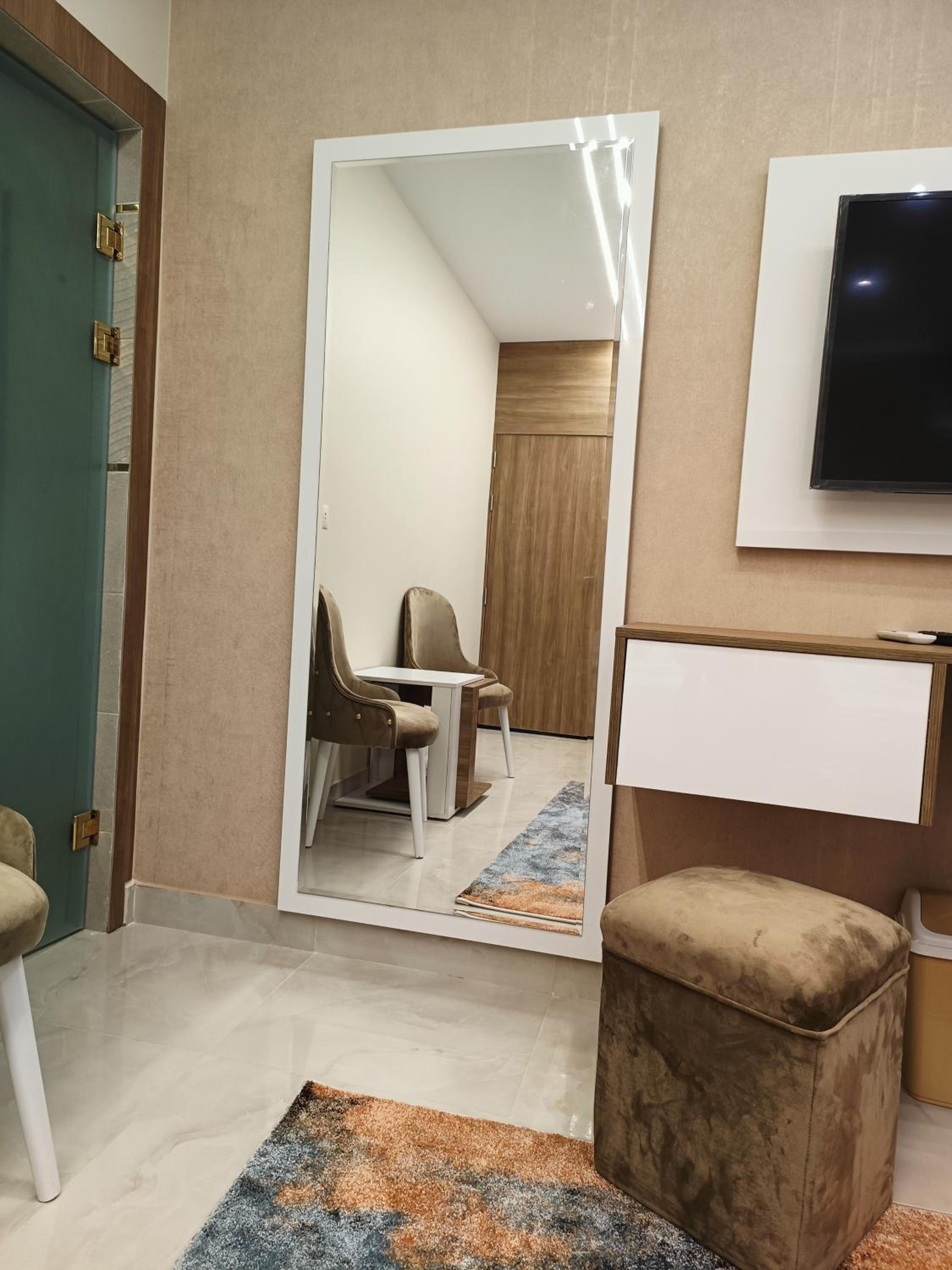 Discover pyramids inn