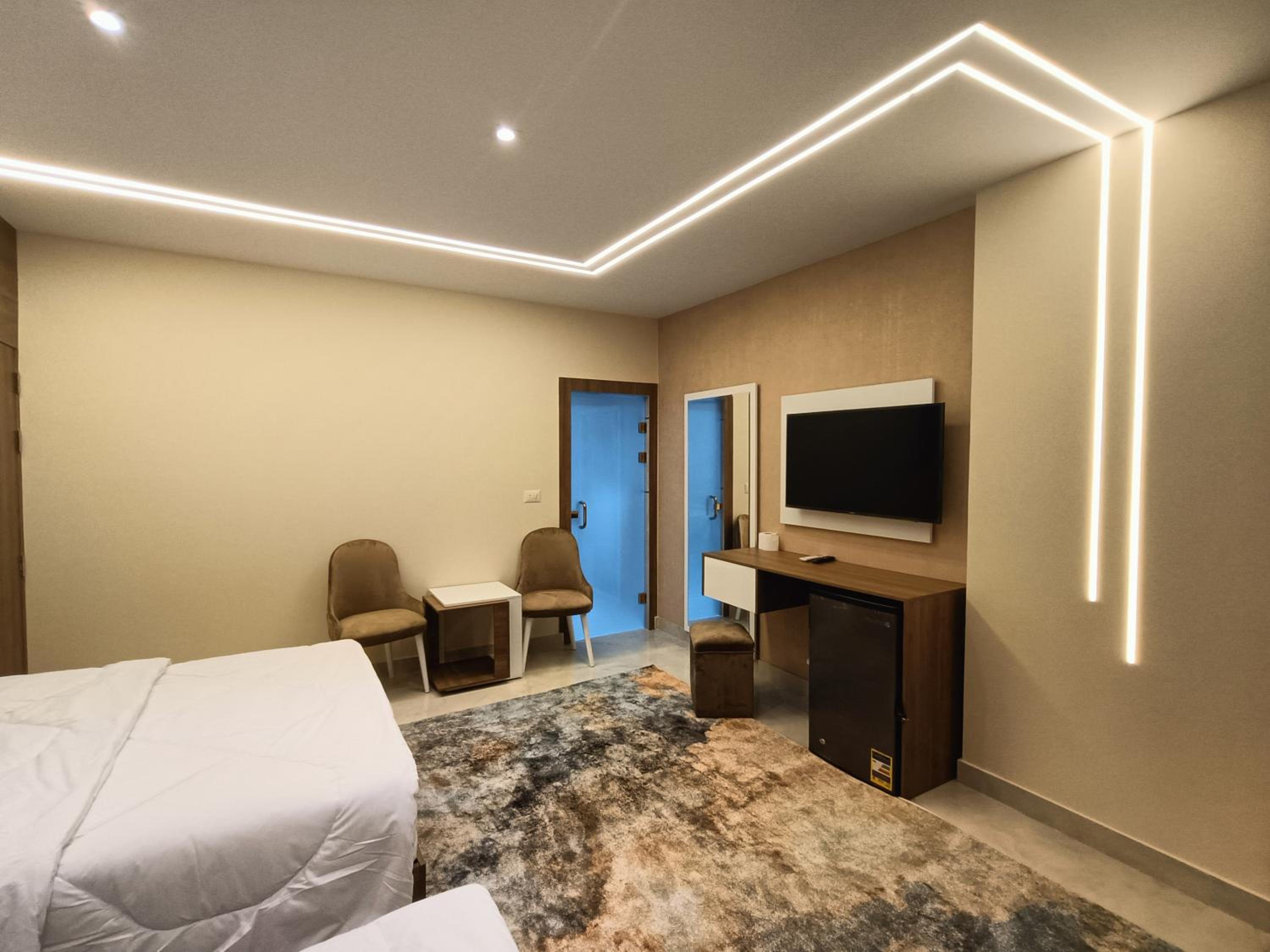 Discover pyramids inn