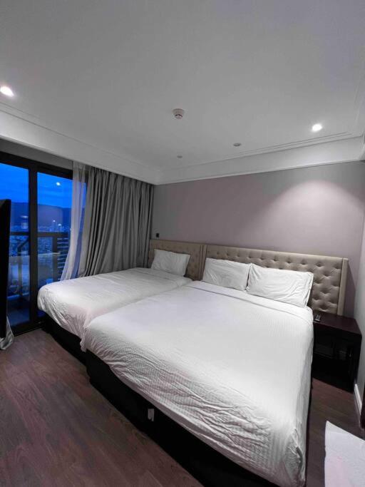 Altara Luxury Beachfront Suites