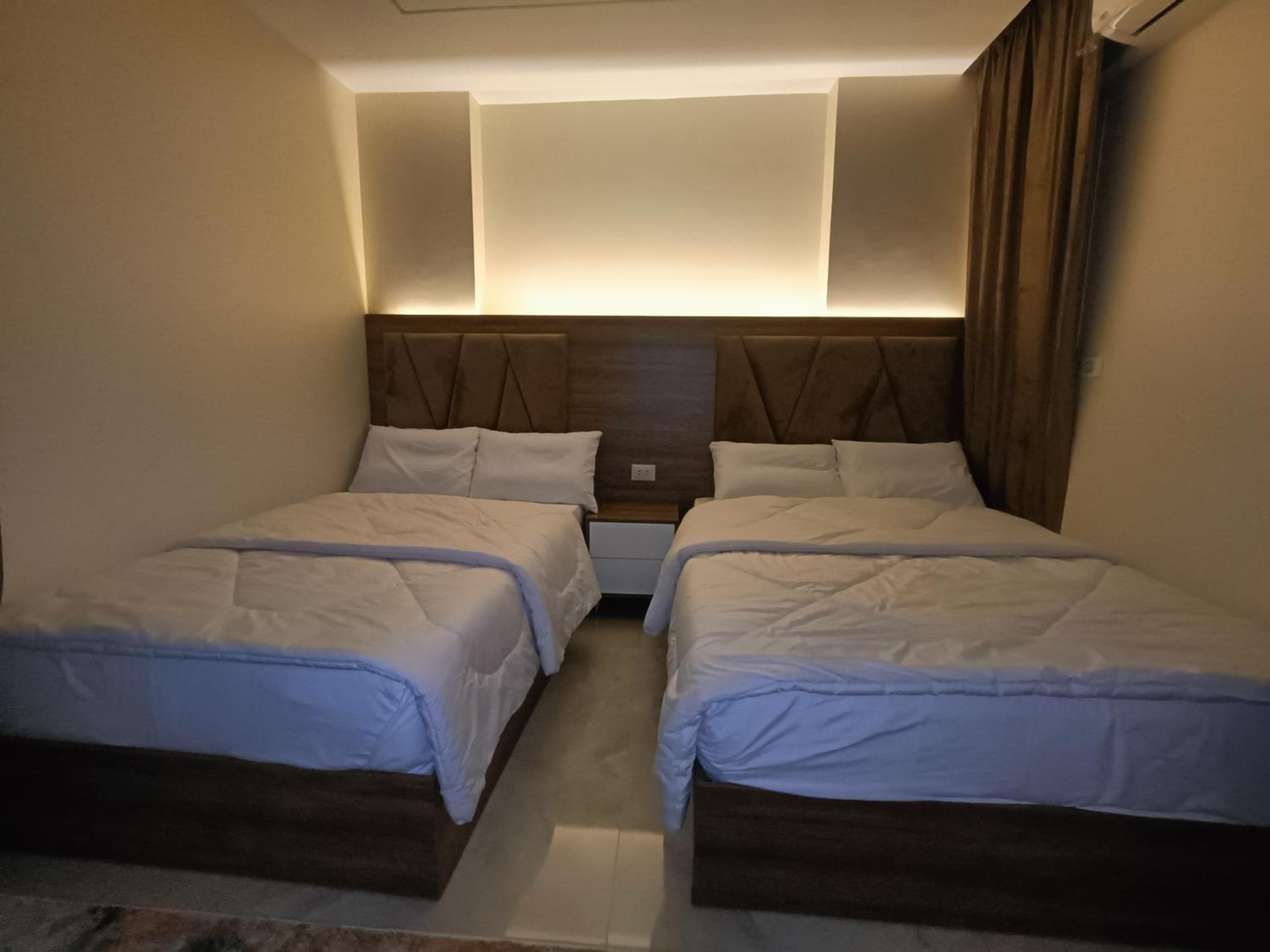 Discover pyramids inn