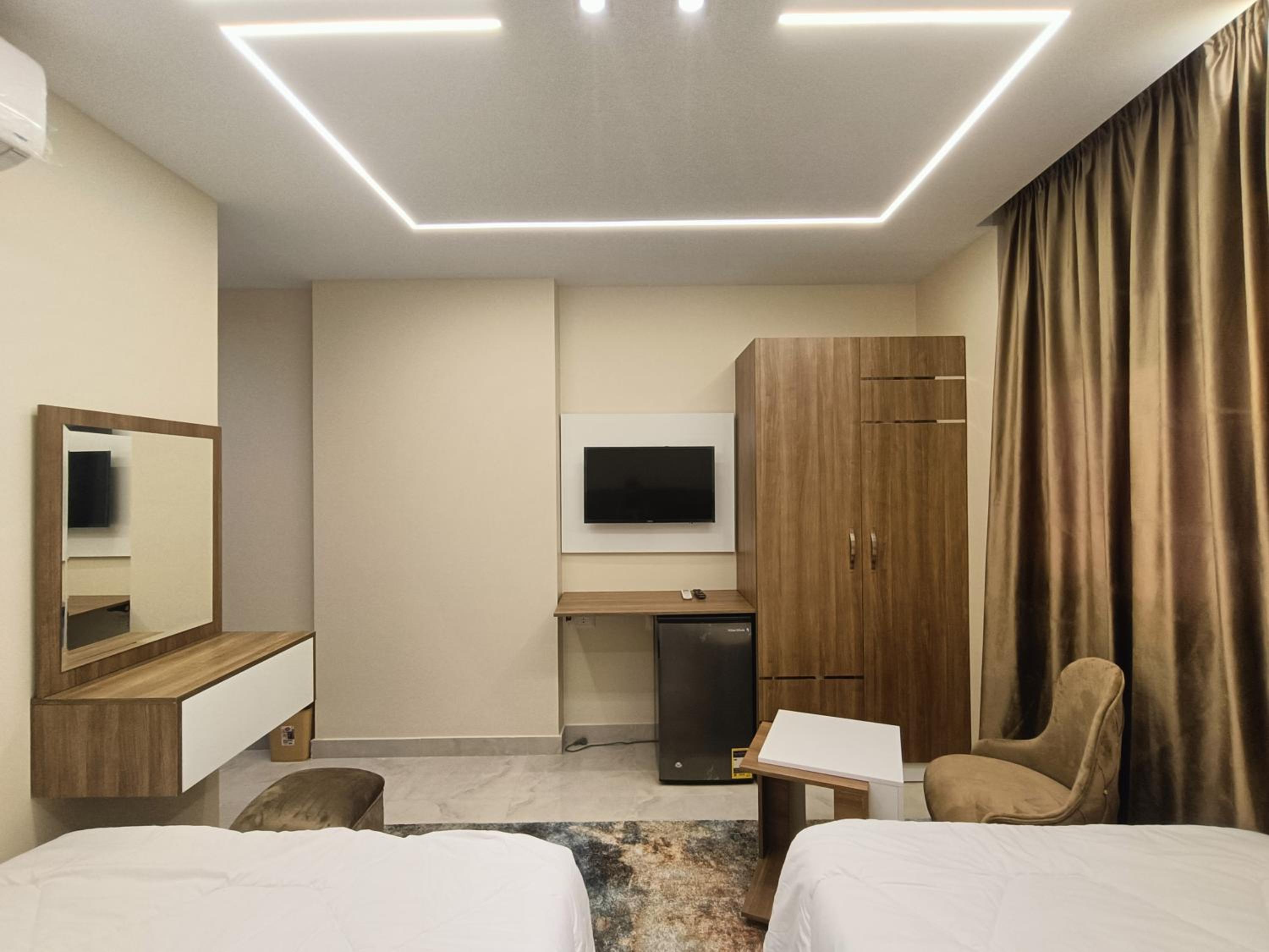 Discover pyramids inn