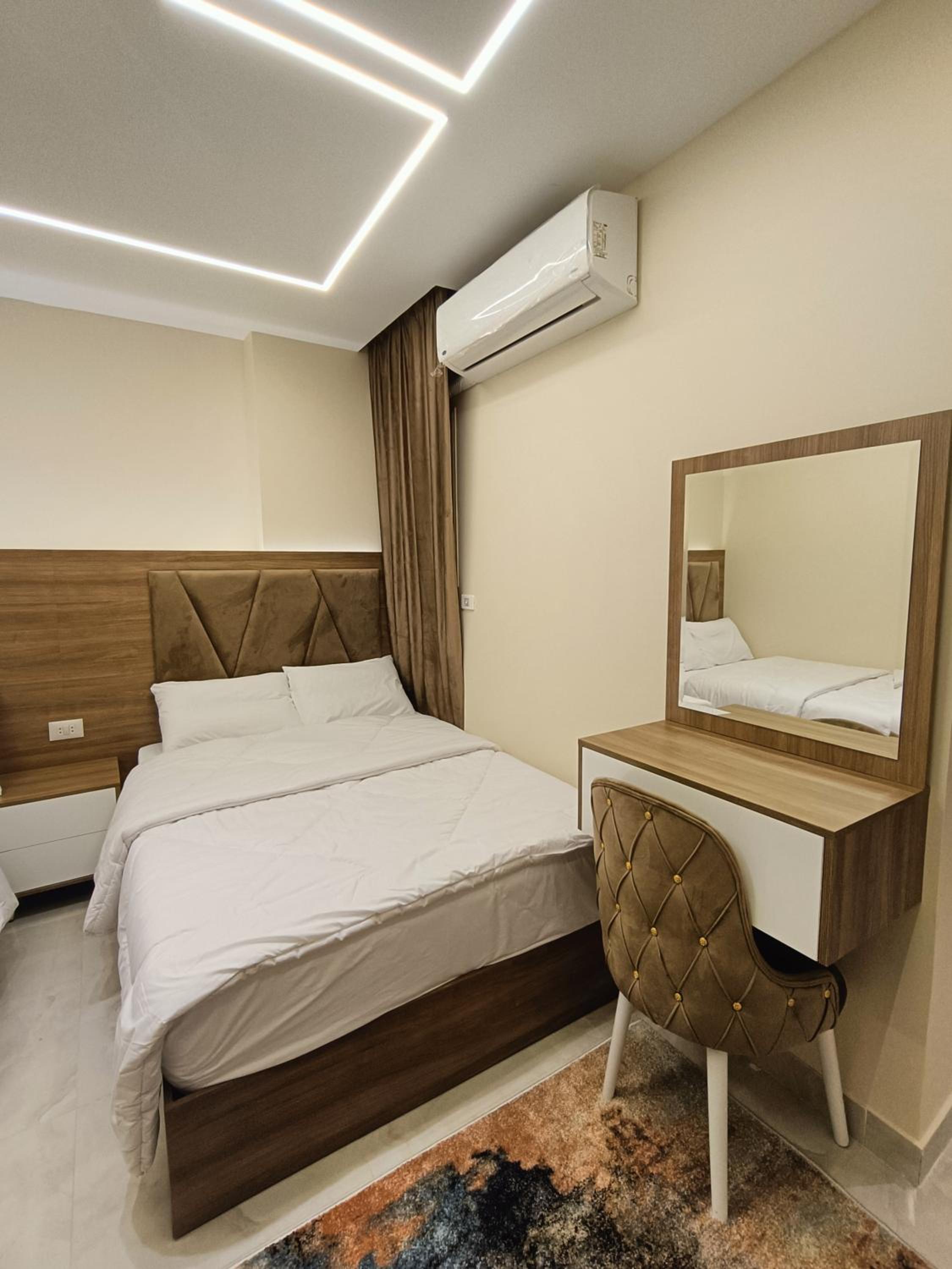 Discover pyramids inn