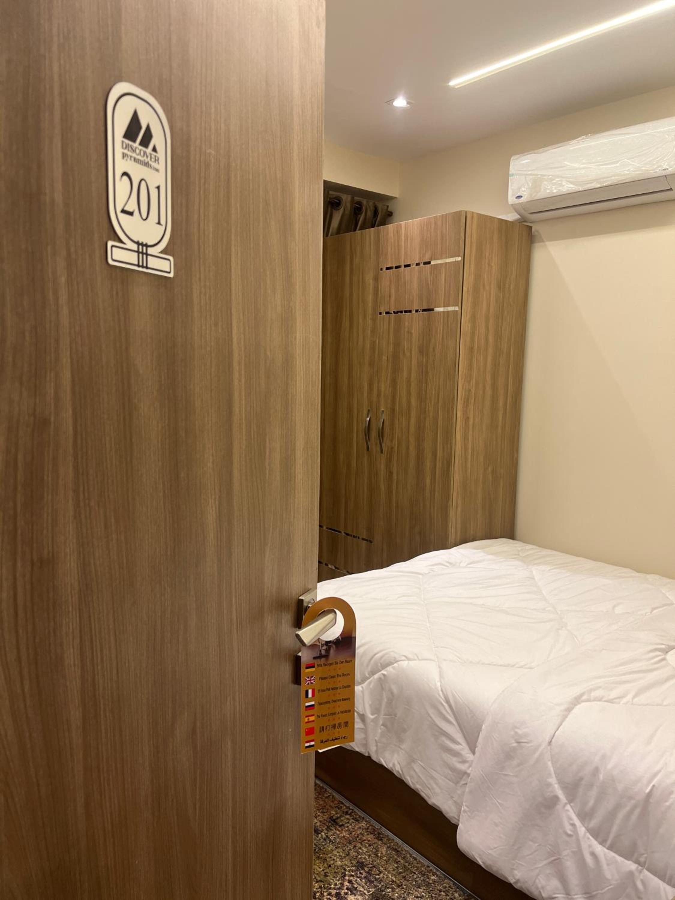 Discover pyramids inn