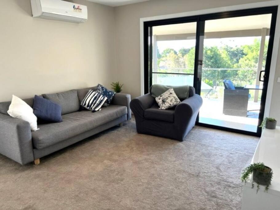 Spacious modern Gem Cozy Haven Lake & Beach oasis.