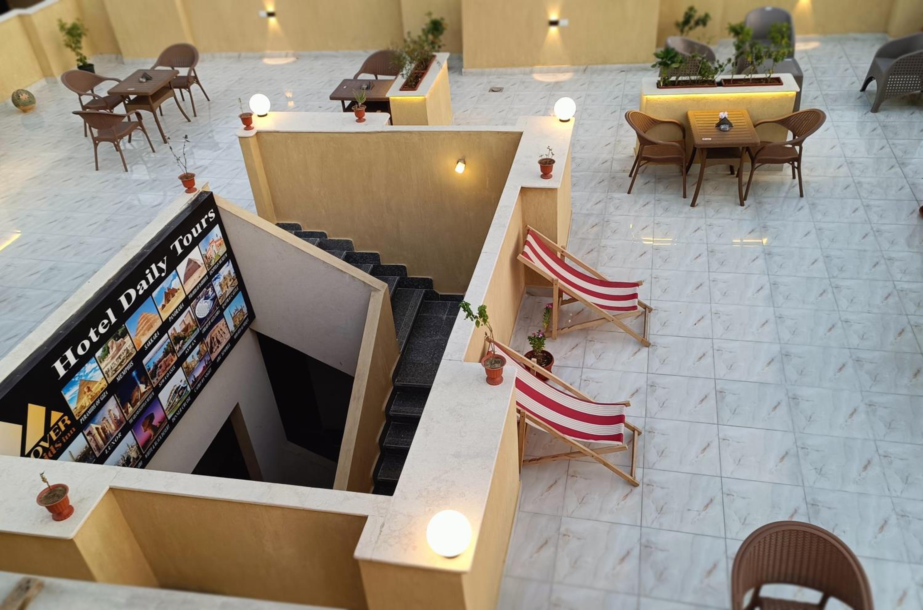 Discover pyramids inn