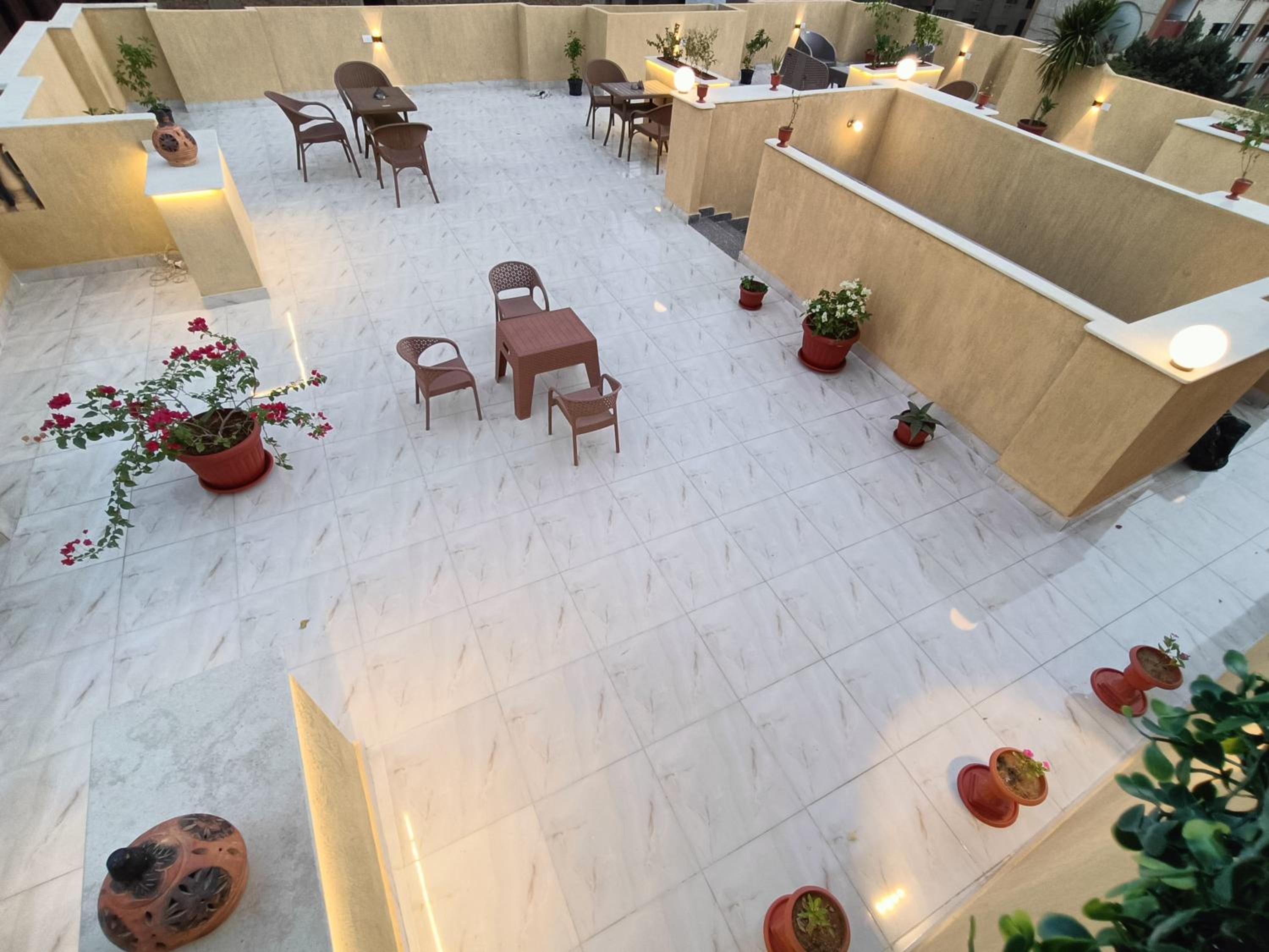 Discover pyramids inn