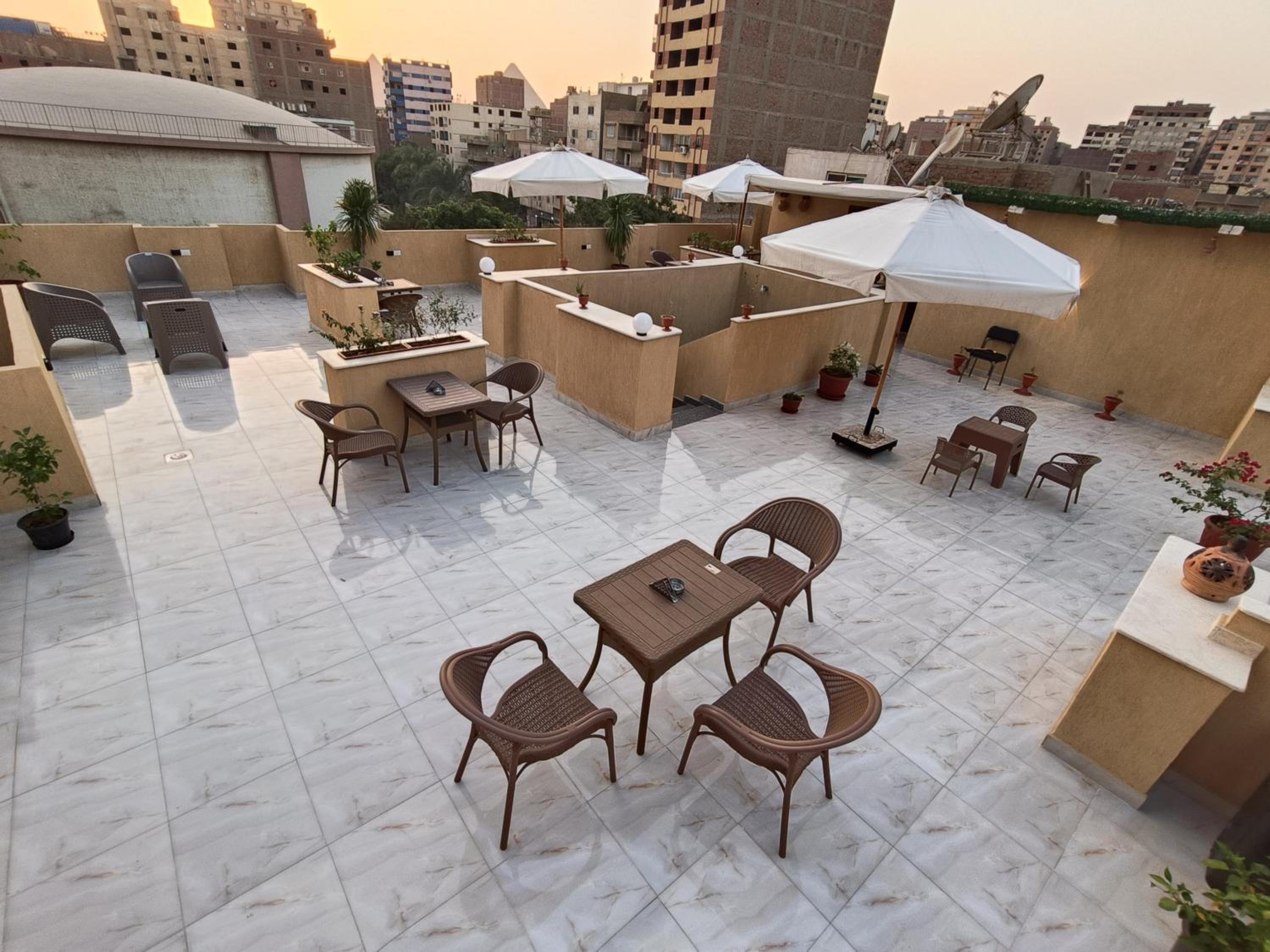 Discover pyramids inn