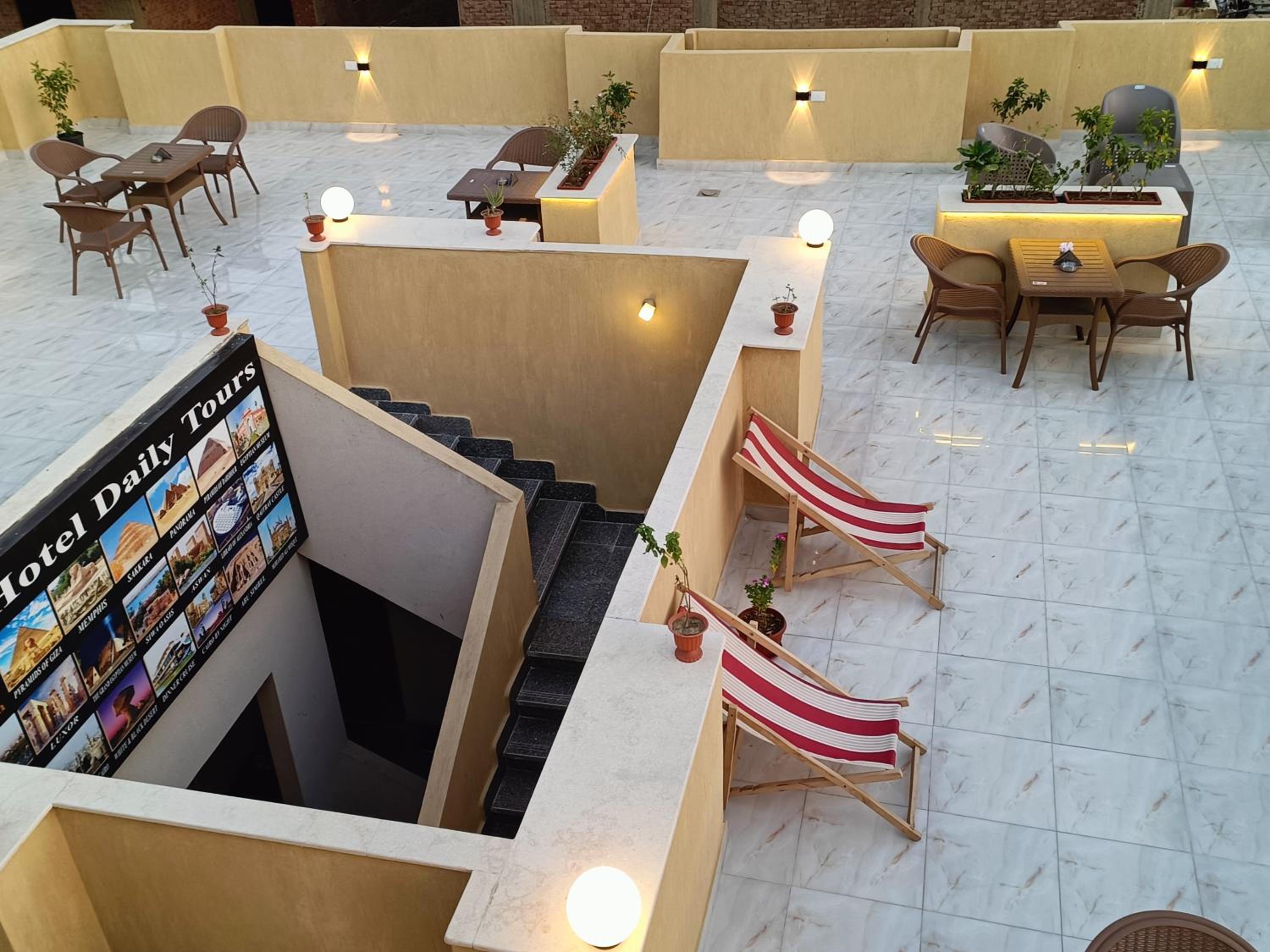 Discover pyramids inn