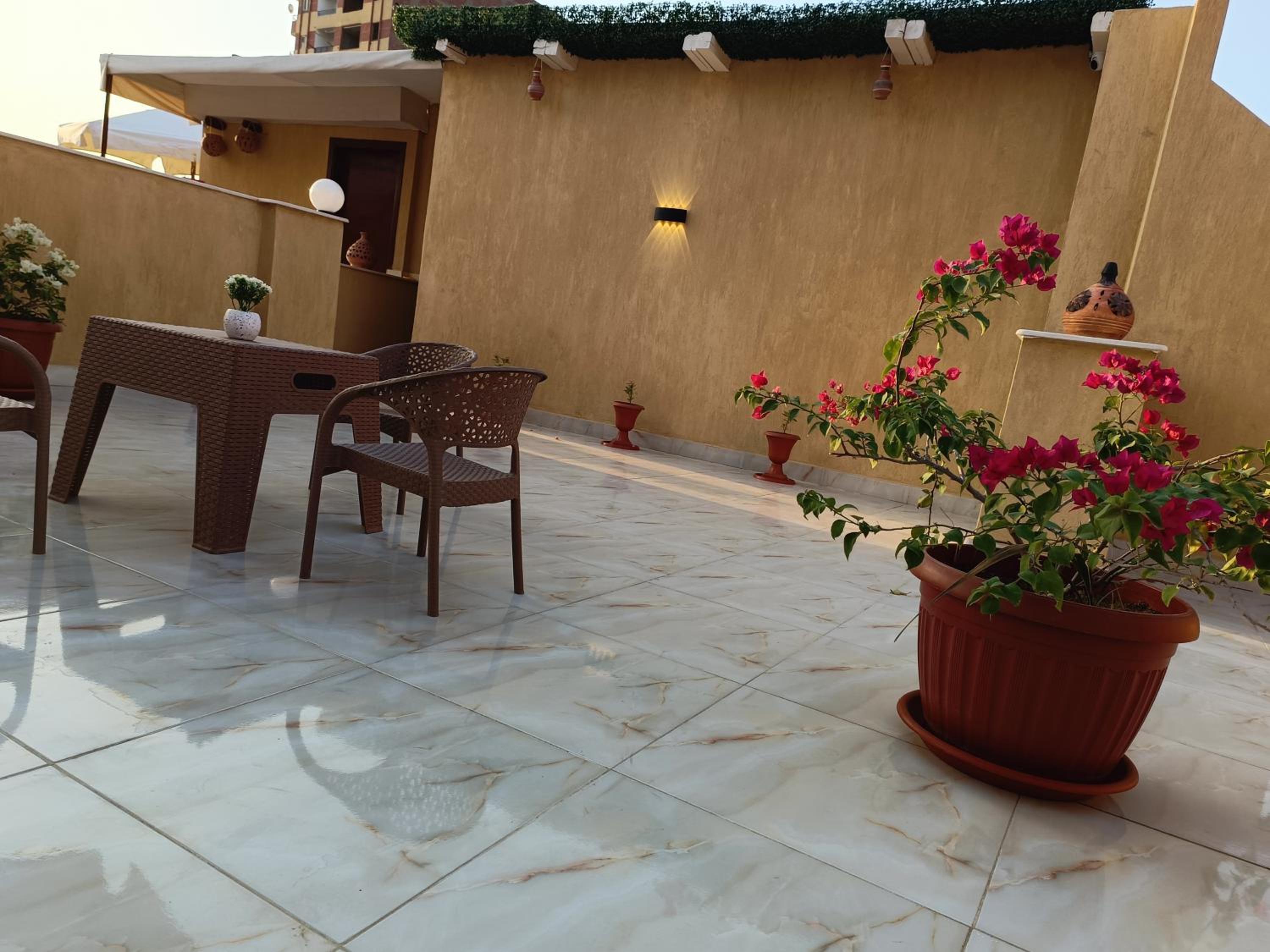Discover pyramids inn