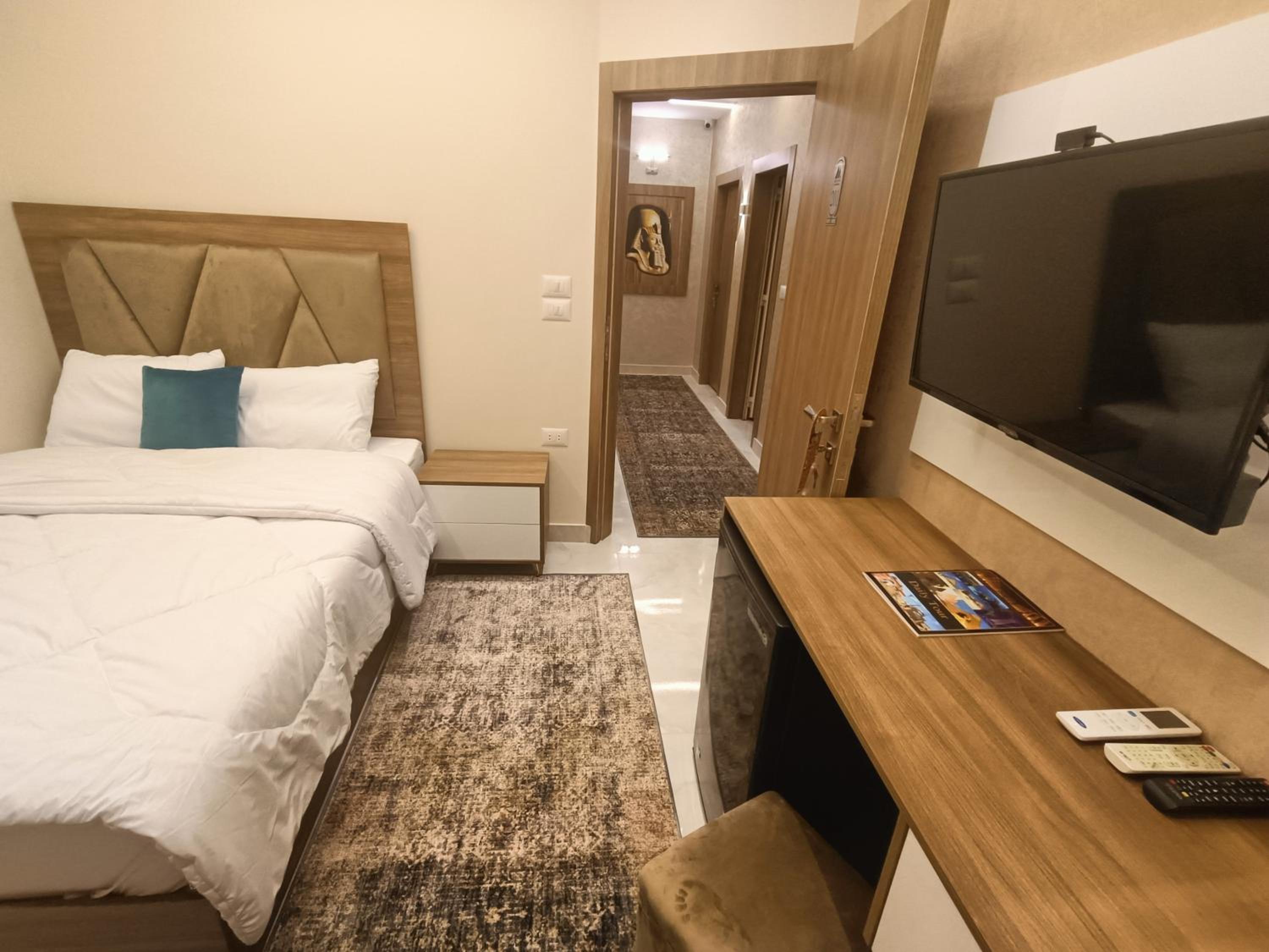 Discover pyramids inn