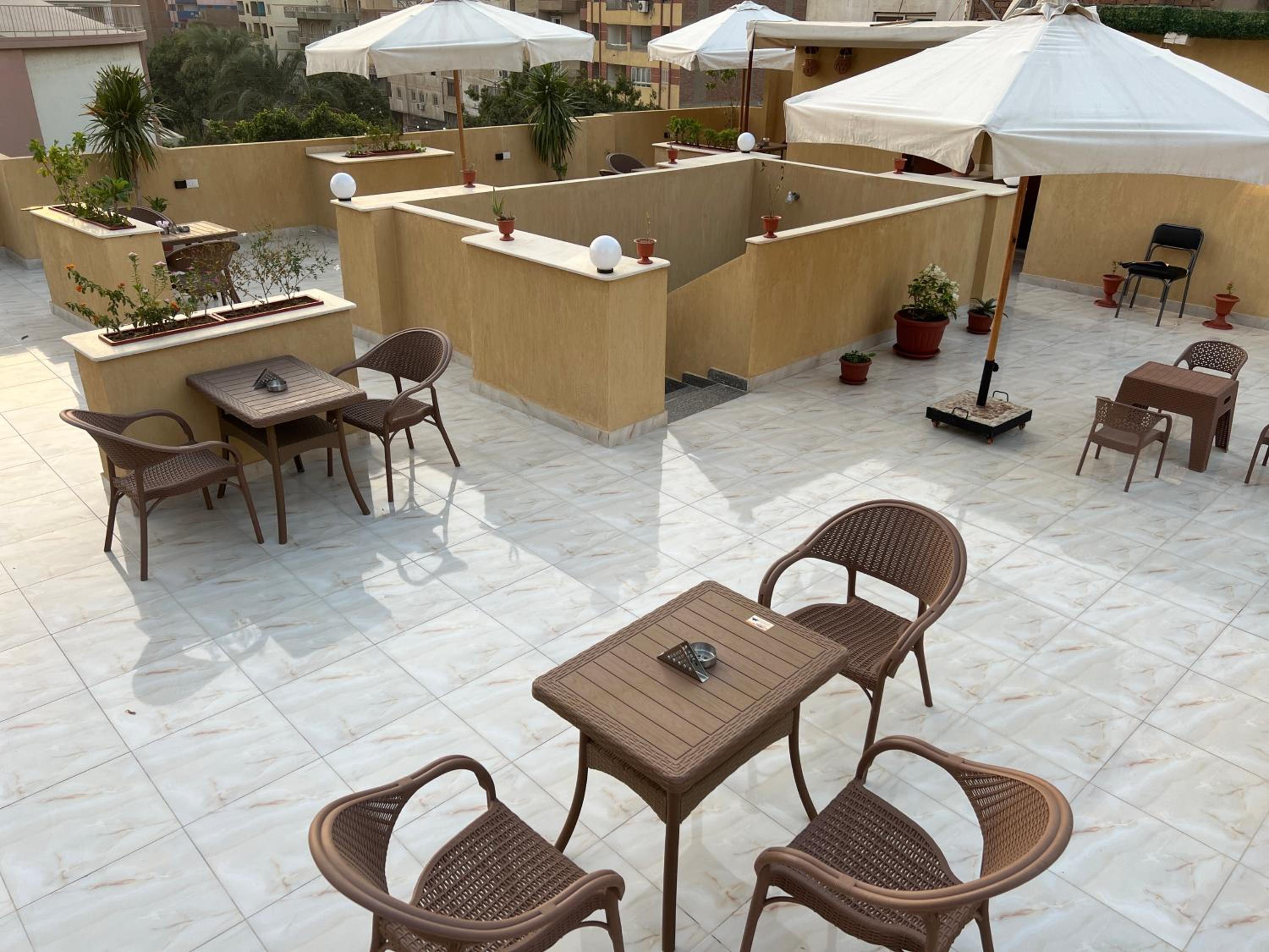 Discover pyramids inn