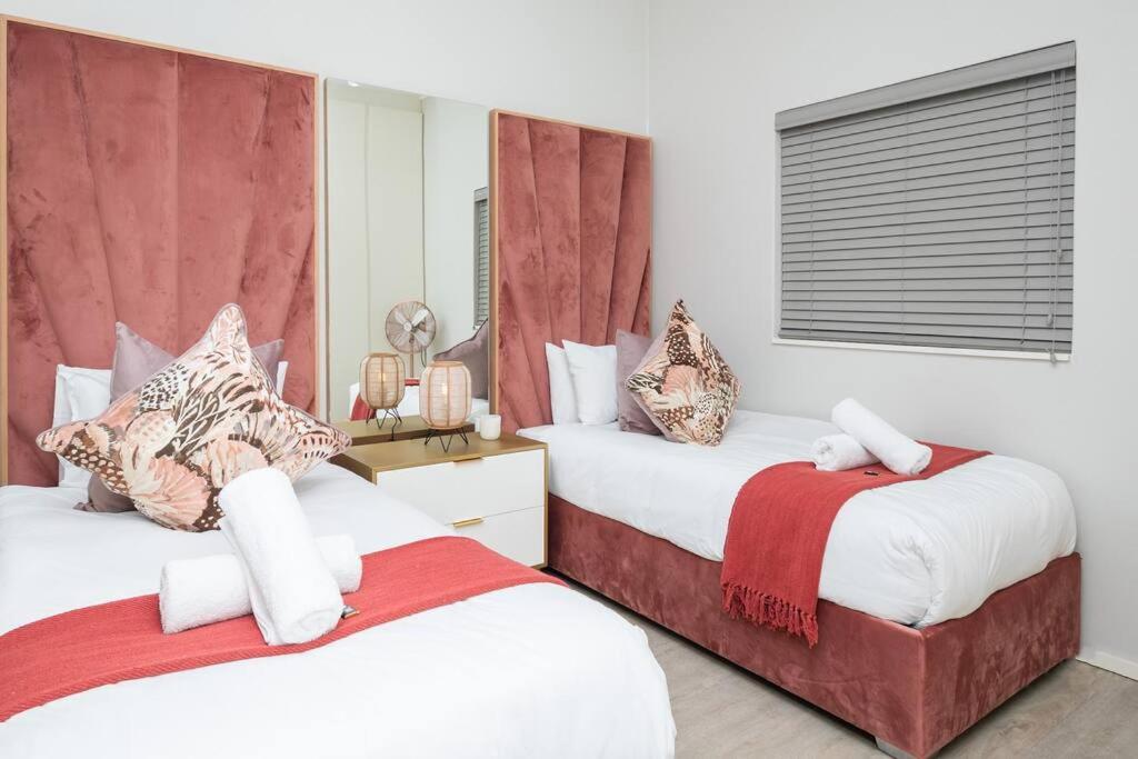 Trendy Apartment in Century City view 4