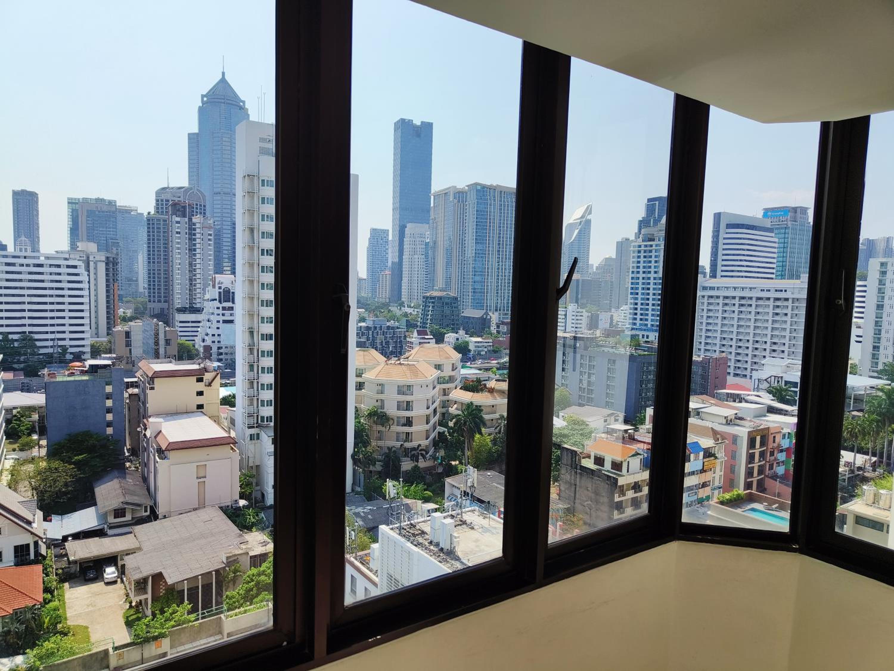 Affordable Serviced Apartments in Nana Omni Tower - Prime Sukhumvit location