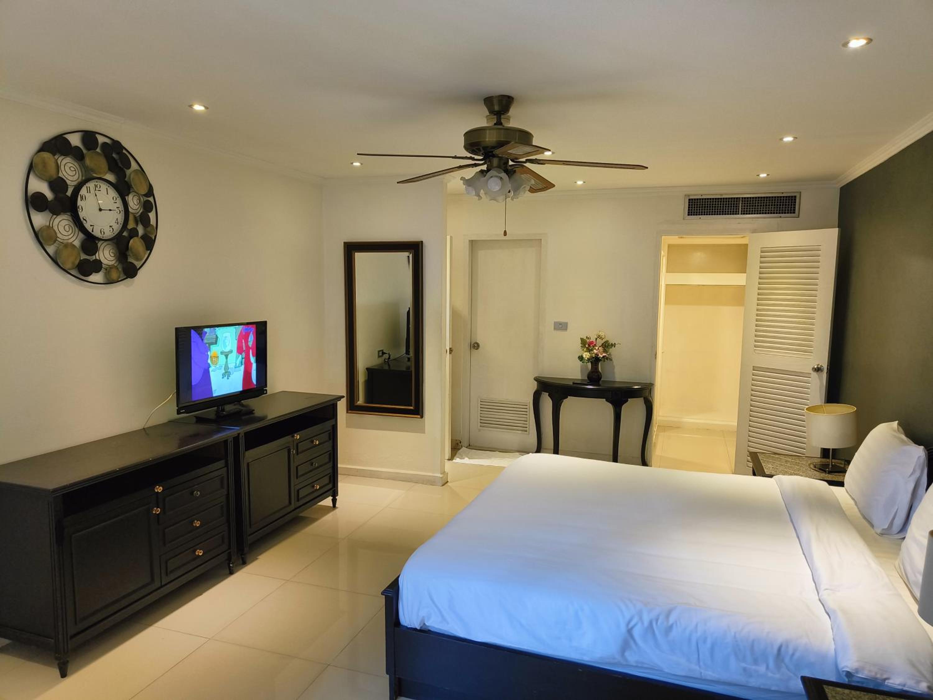 Affordable Serviced Apartments in Nana Omni Tower - Prime Sukhumvit location